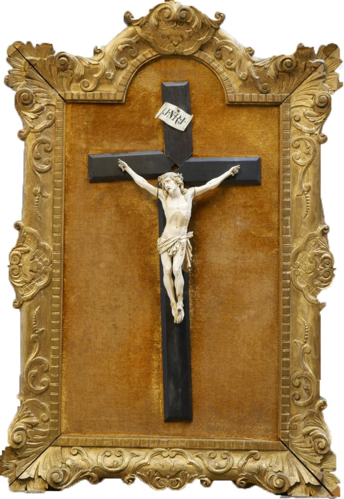 Null Christ en ivoire et phylactère en ivoire gravé « JNRJ » sur croix en bois n&hellip;