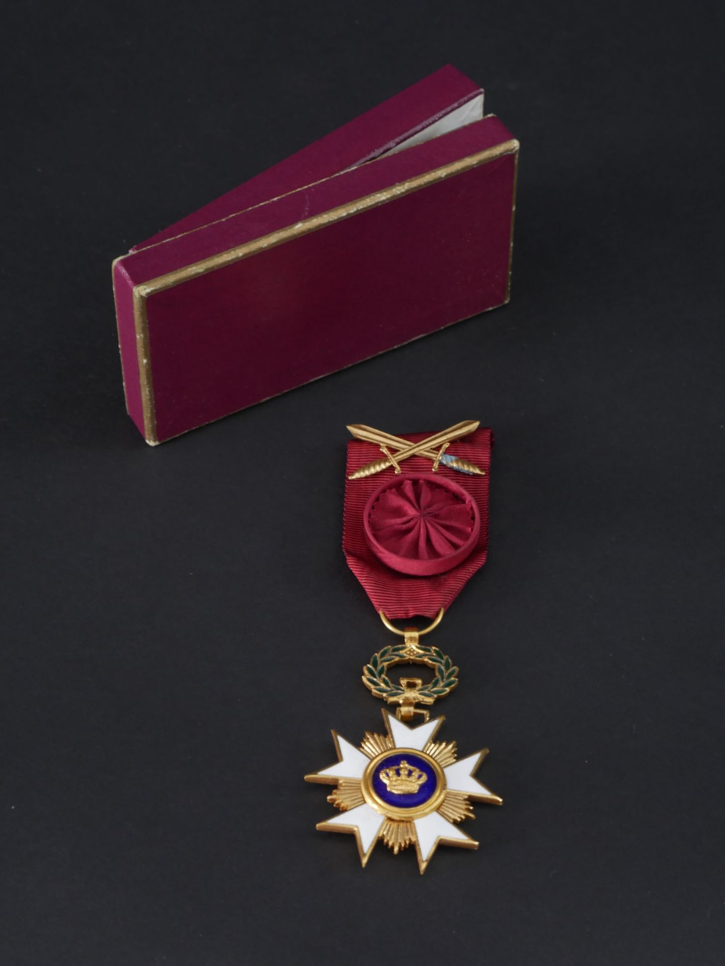Belgique. Croix d'officier de l'ordre de la Couronne à titre militaire (avec gla&hellip;