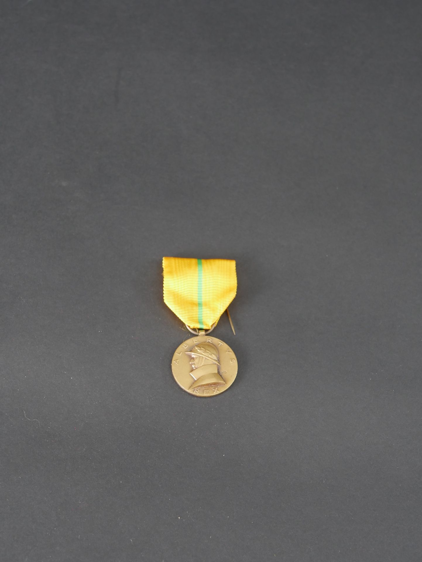 Belgique. Lot de 3 médailles dont 2 des Anciens prisonniers de guerre en argent &hellip;