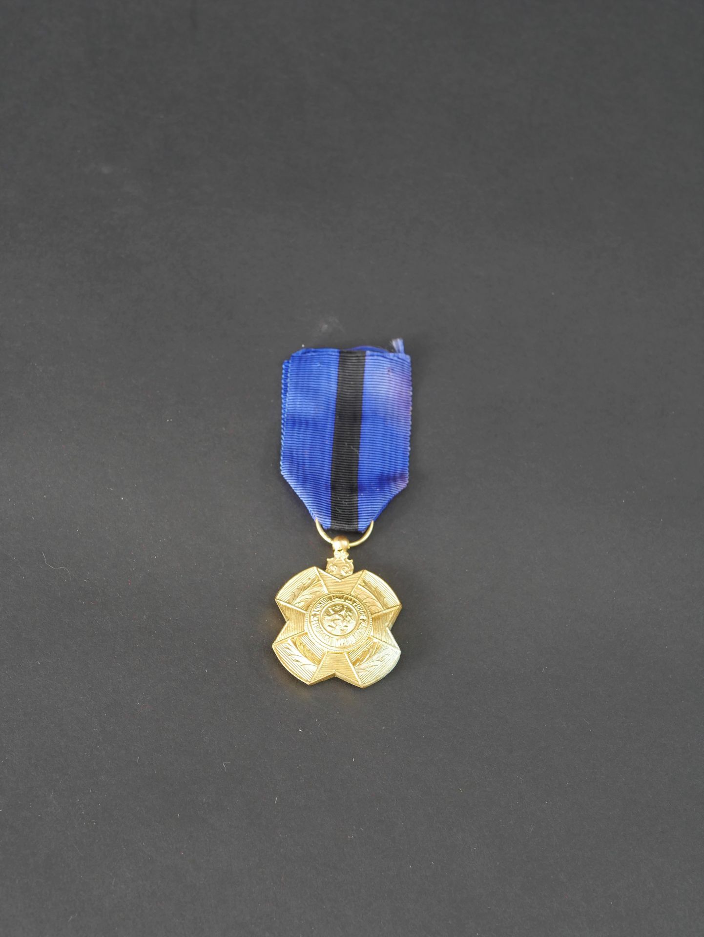 Belgique. Ordre de Léopold II, croix de Chevalier en bronze argenté et émail ave&hellip;