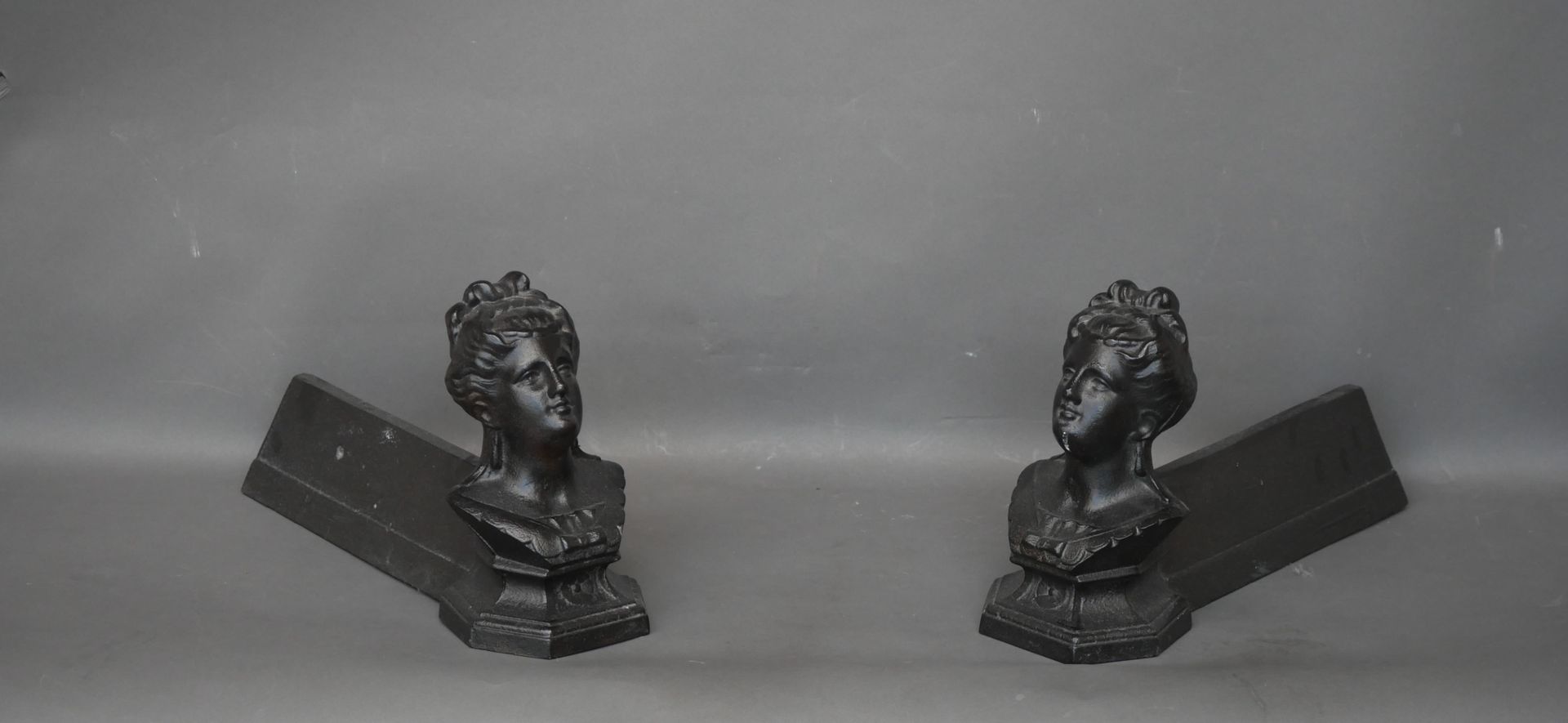Null PAIR of painted cast iron andirons with lady's heads of quality of the XVII&hellip;