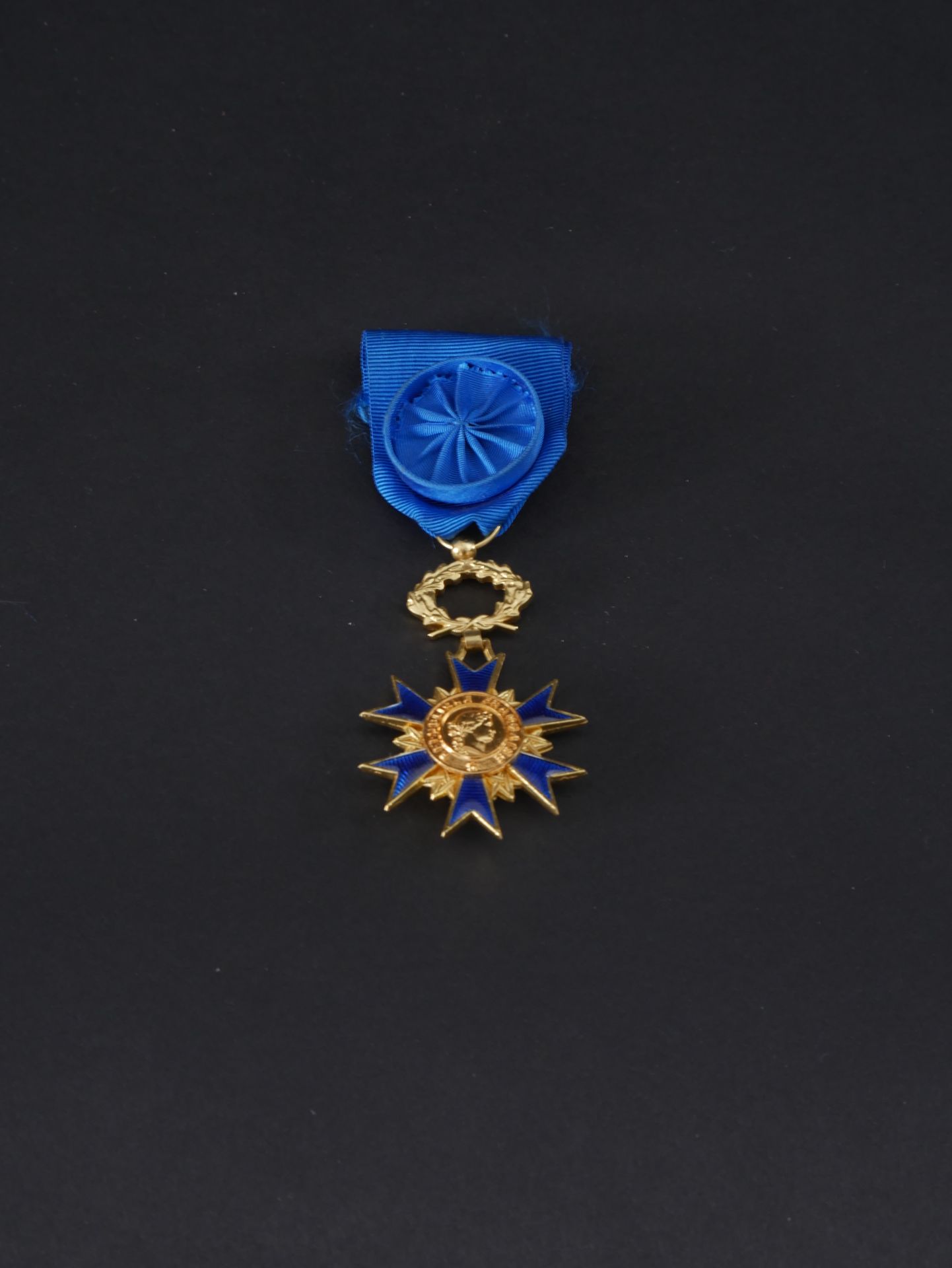 France. Ordre du Mérite. Etoile d'officier en bronze doré er Etoile de Chevalier&hellip;