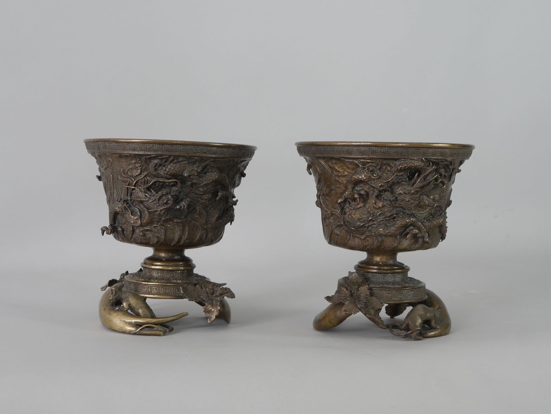 Null JAPAN, early 20th century. Pair of incense burners in the form of cups deco&hellip;