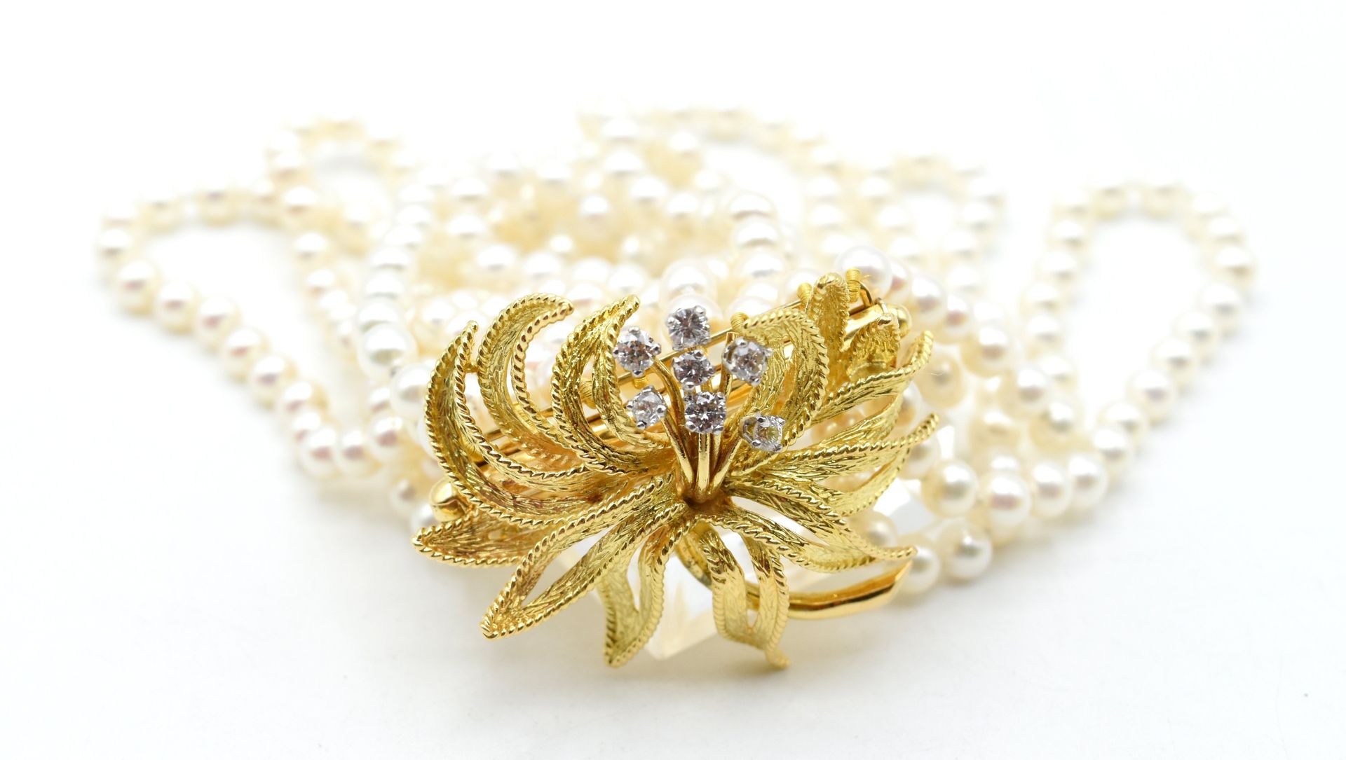 Null Bracelet à 8 rangs de perles de culture avec fermoir en or jaune 18 ct sert&hellip;