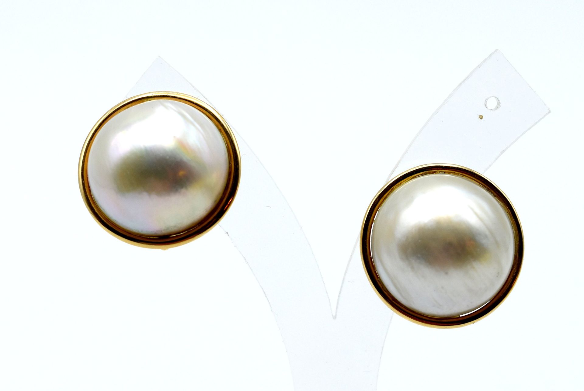 Null 2 boucles d'oreilles en or jaune 18 ct serties de 2 perles mabé (17 mm) - 1&hellip;