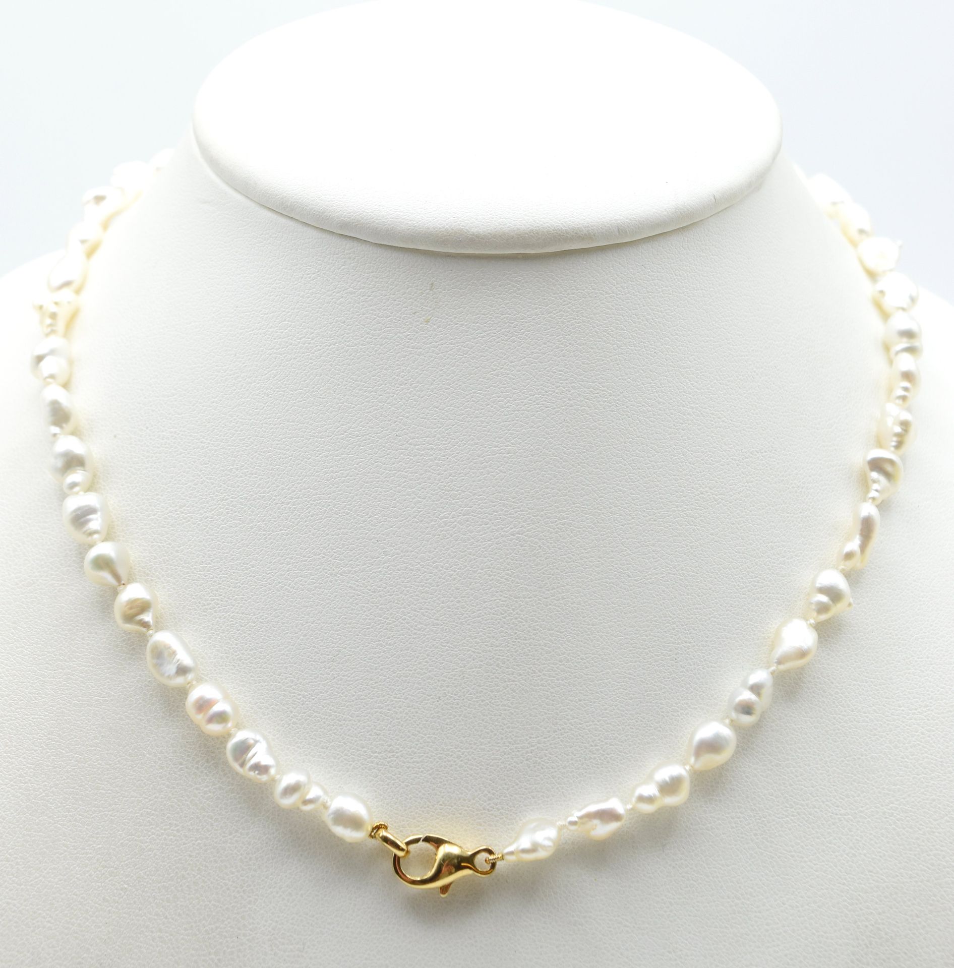 Null Collier de perles keshi en chute avec fermoir en or jaune 18 ct (46 cm) \nB&hellip;
