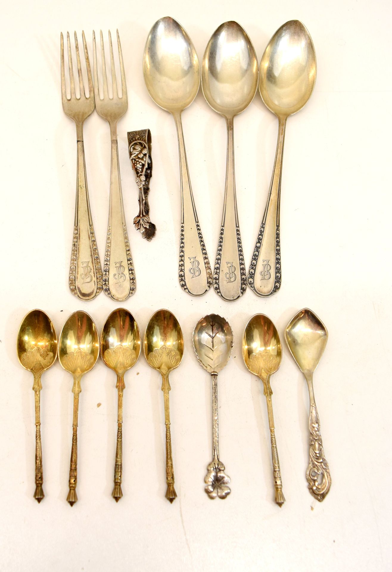 Null 3 dinner spoons and 2 dinner forks, 7 teaspoons and 1 sugar tongs in silver&hellip;