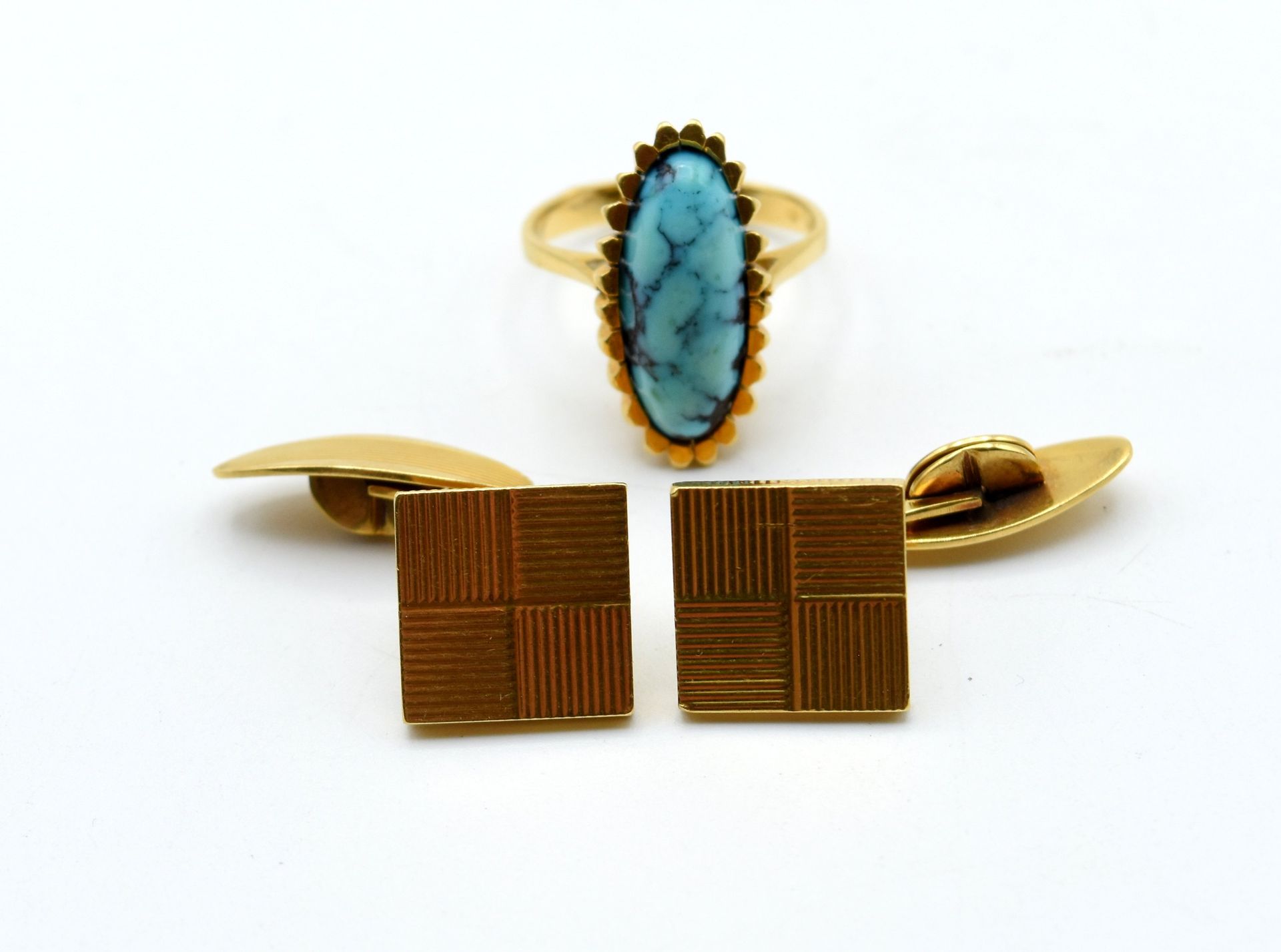 Null Ring and 2 cufflinks in 18 ct yellow gold set with 1 turquoise (gedeukt) - &hellip;