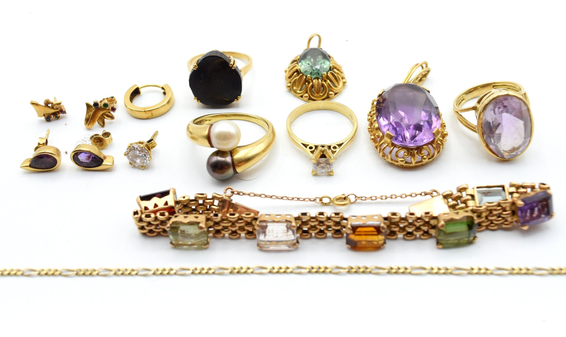 Null 4 rings, 2 pendants, 2 bracelets and 6 earrings in 18 kt yellow gold set wi&hellip;