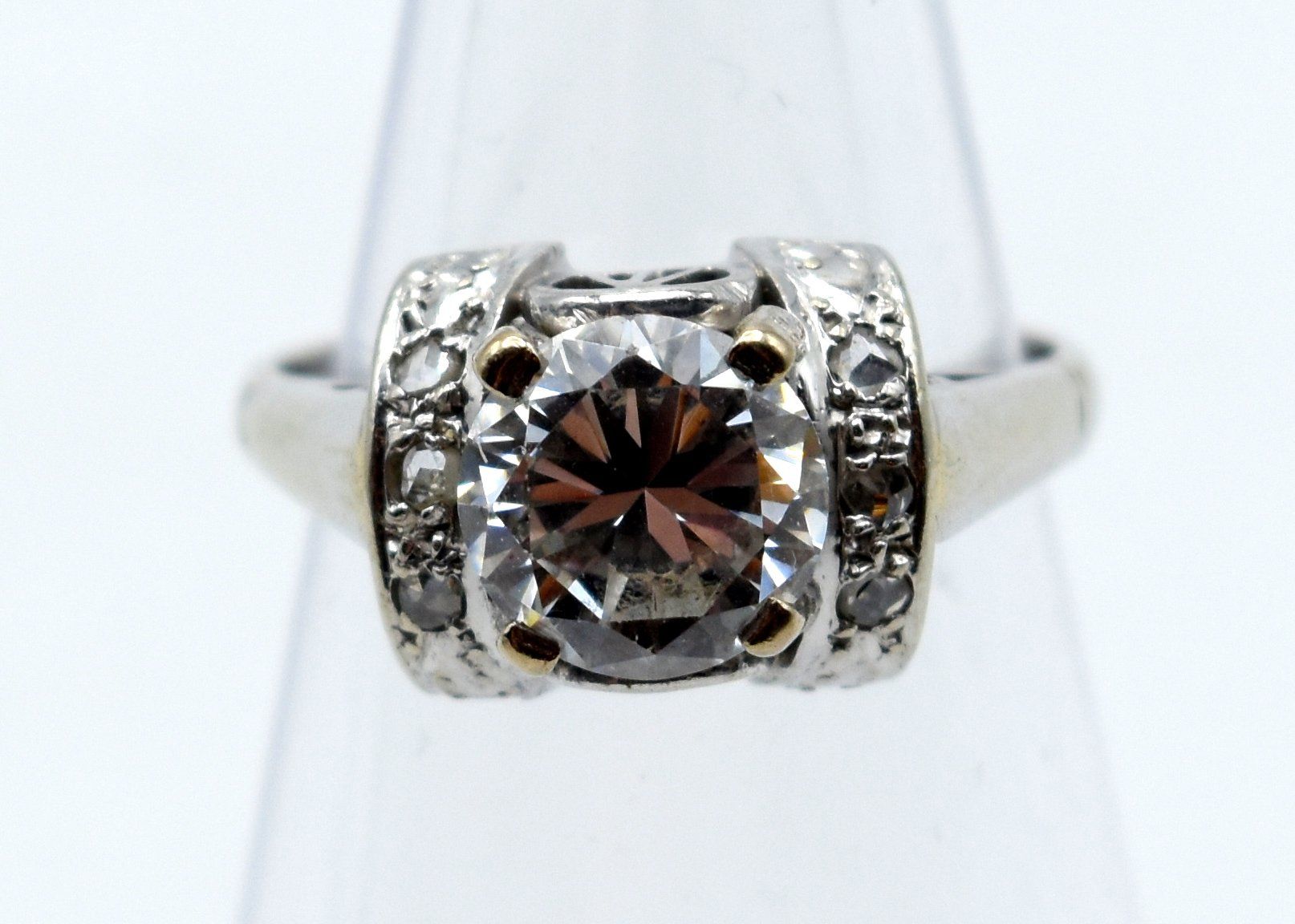 Null Ring aus 18 kt Weißgold, besetzt mit Diamantrosen (falscher Mittelstein) - &hellip;