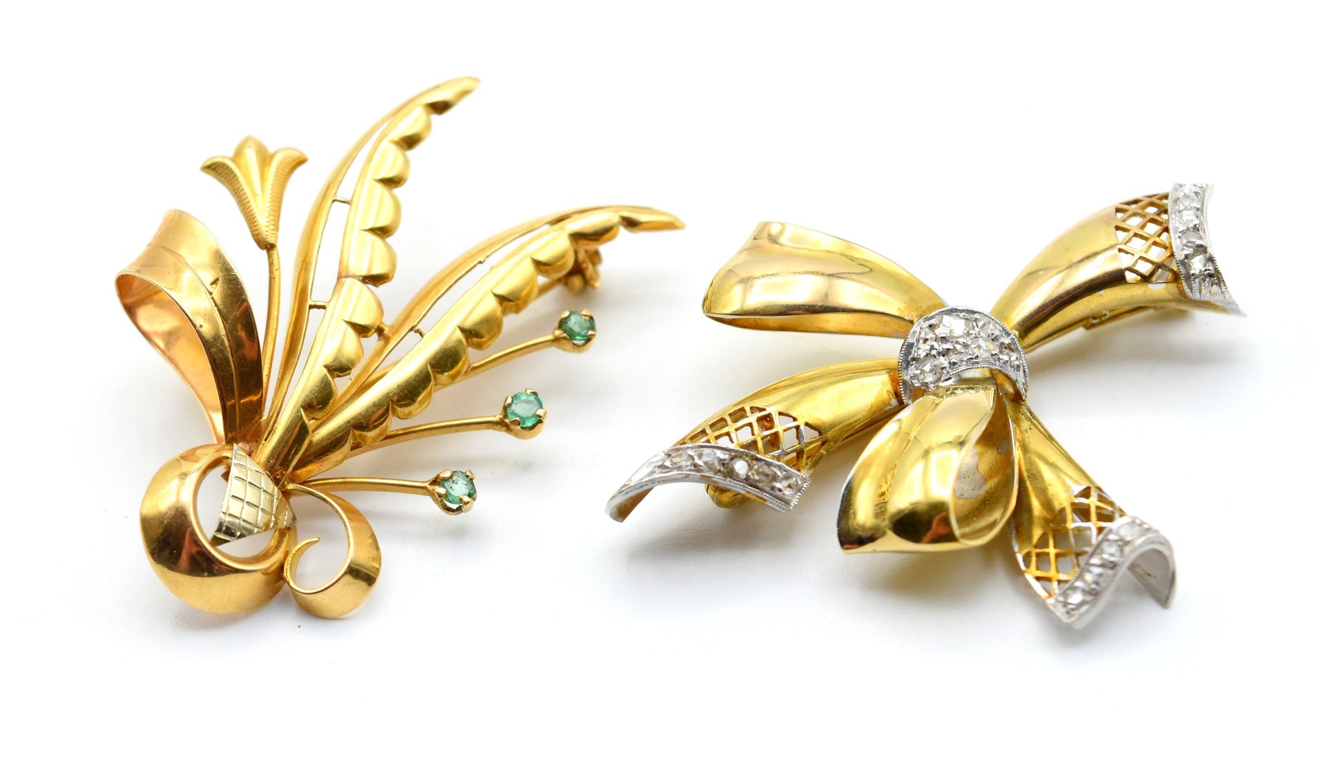 Null 2 brooches in 18 kt yellow gold and silver set with diamond roses (coloured&hellip;