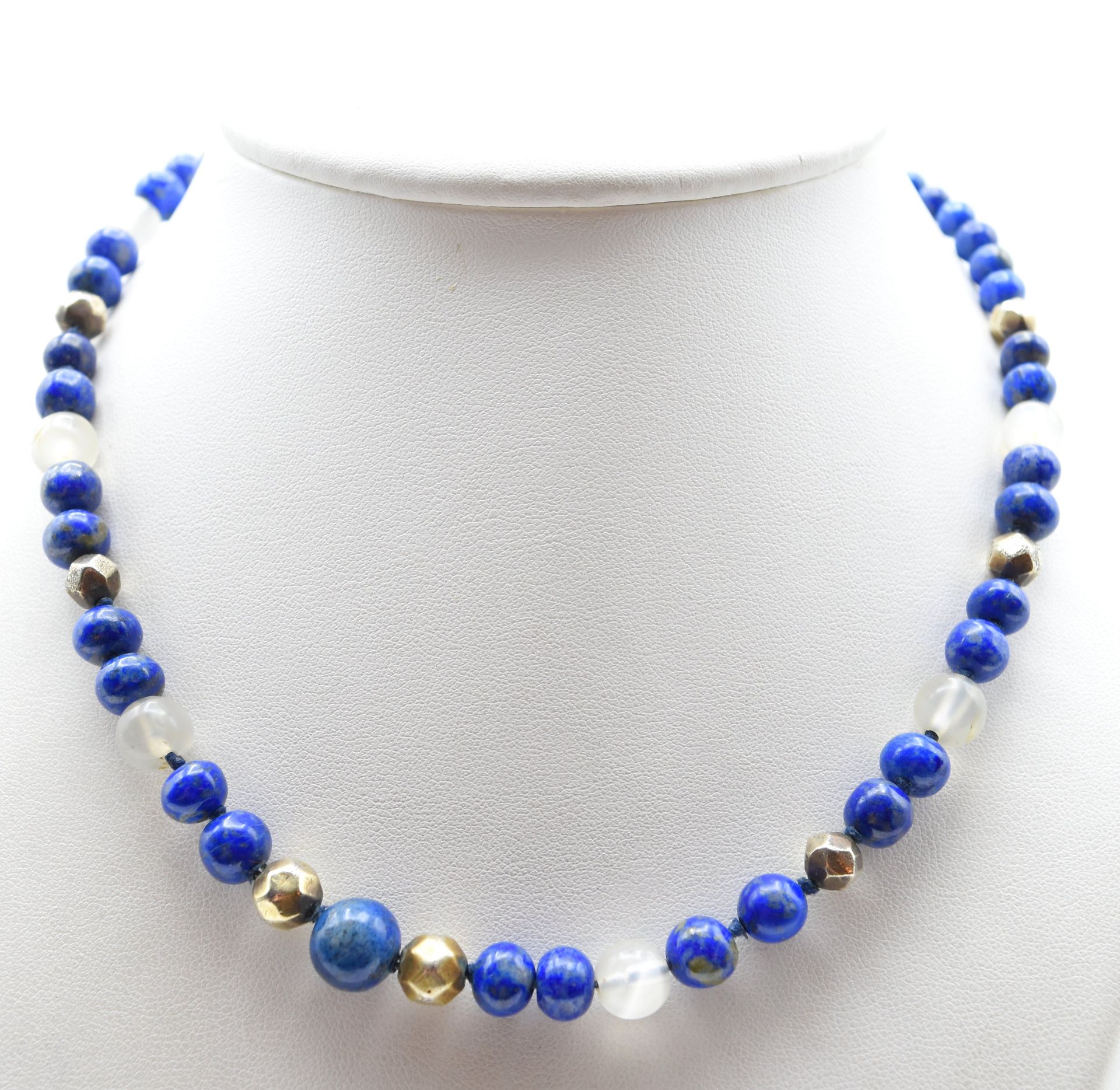 Null Necklace in lapis lazuli and quartz with clasp and metal parts (44 cm) \nBe&hellip;