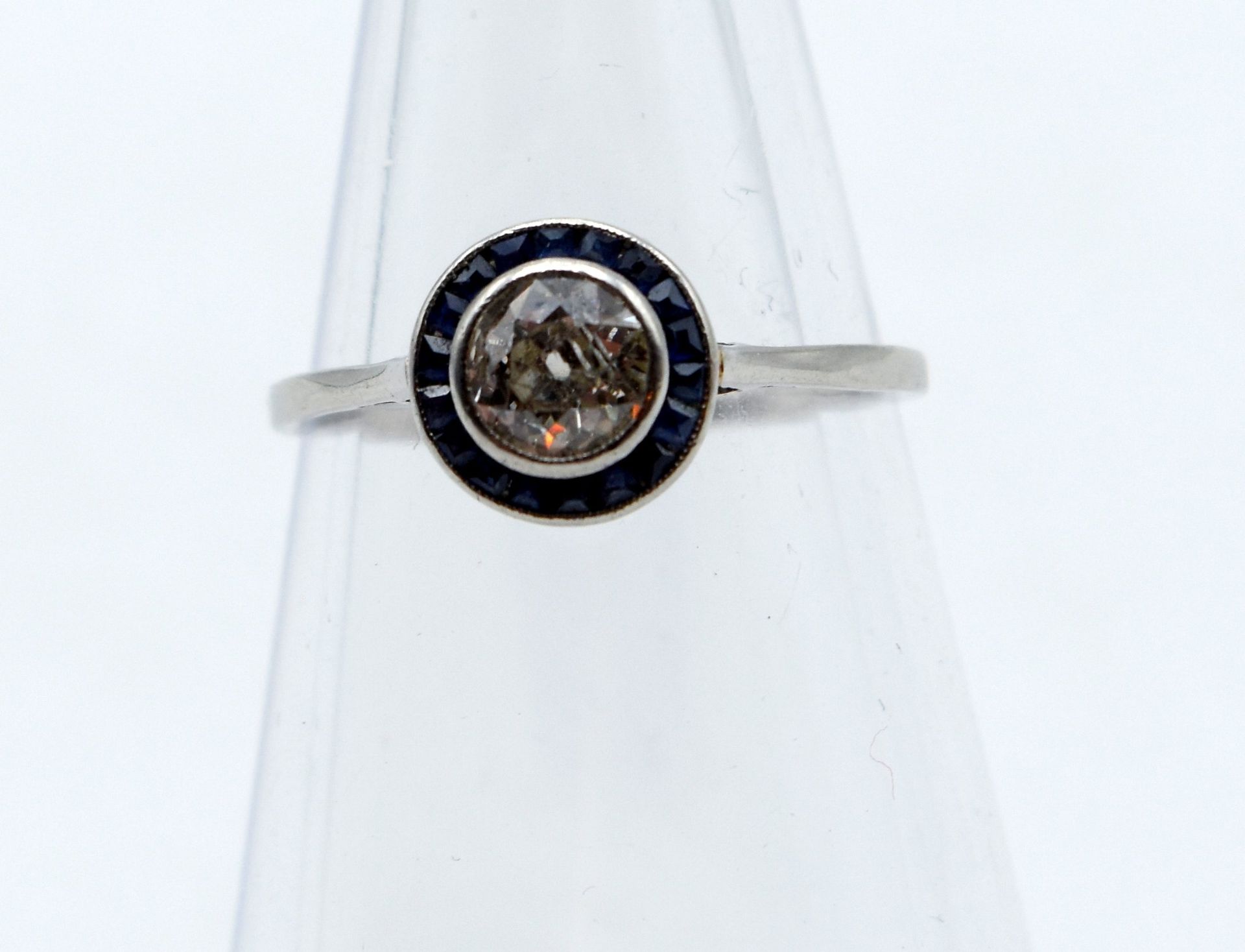 Null Ring aus Platin mit 1 Diamanten mit altem Schliff +/- 0,50 ct (Farbsteine) &hellip;