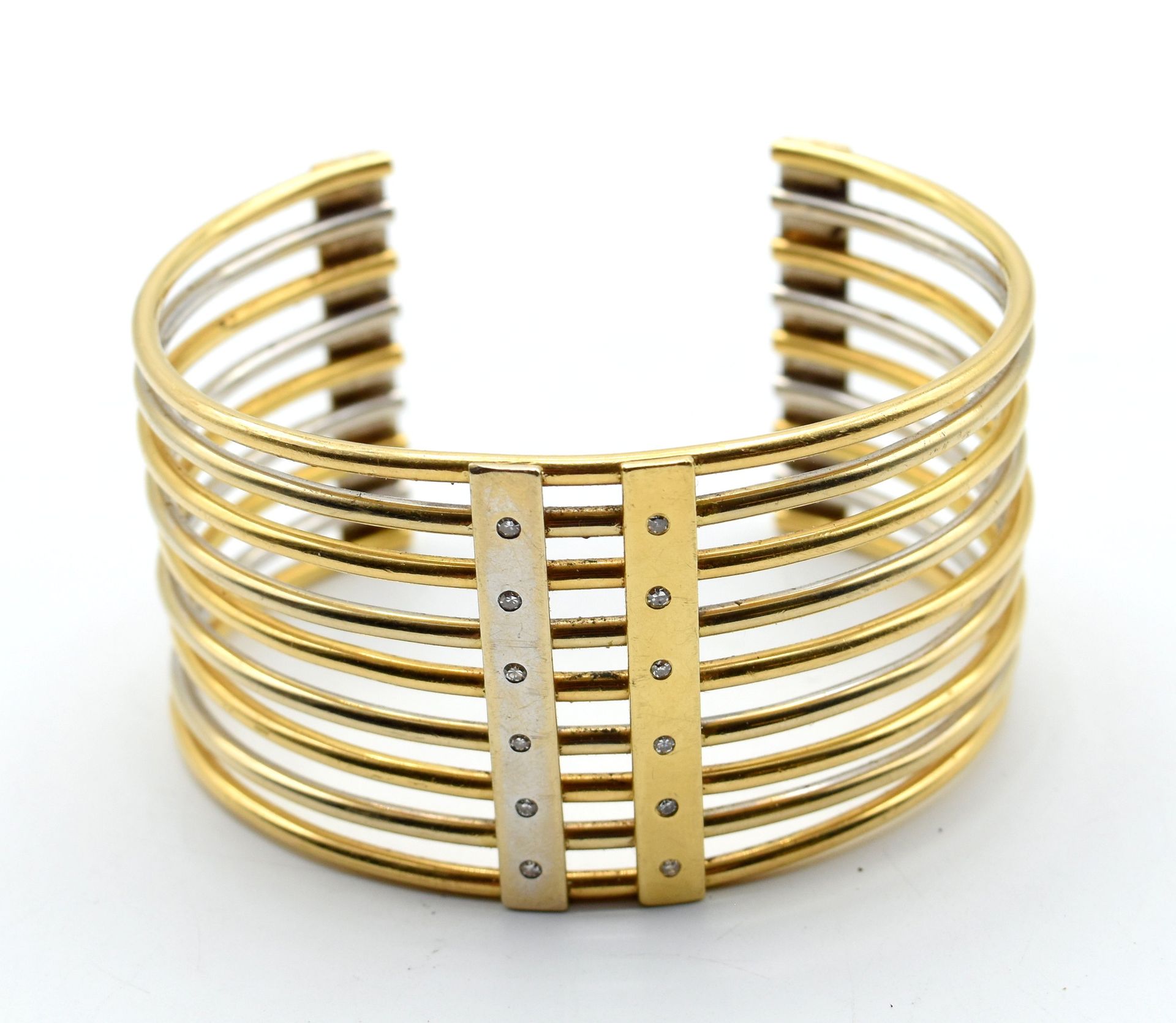 Null Bracelet rigide en or jaune et blanc 18 ct serti de 10 diamants taille 8/8 &hellip;