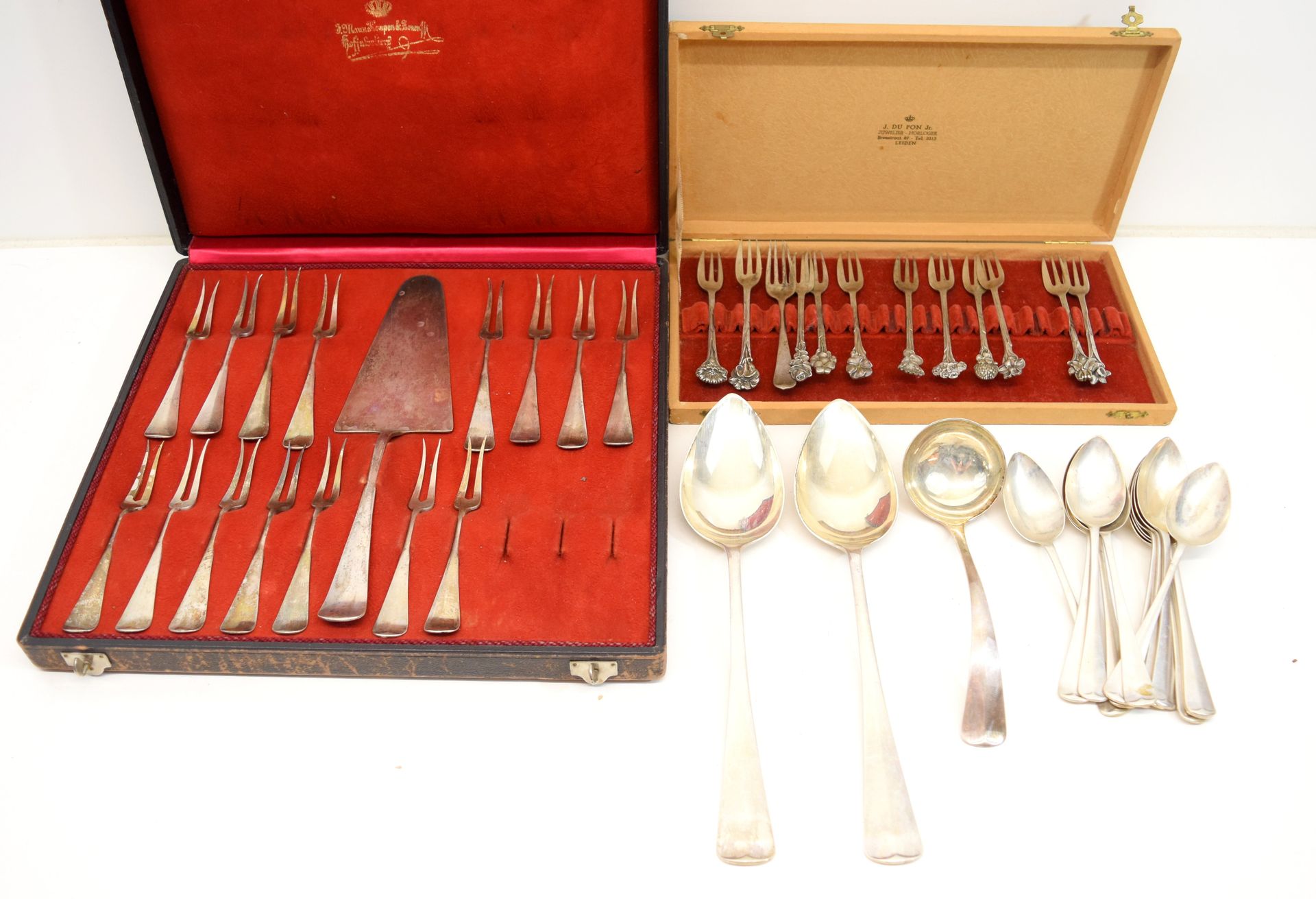 Null 15 silver cake forks and 1 silver pie server (oxidized) - 357.3 g + box 10+&hellip;