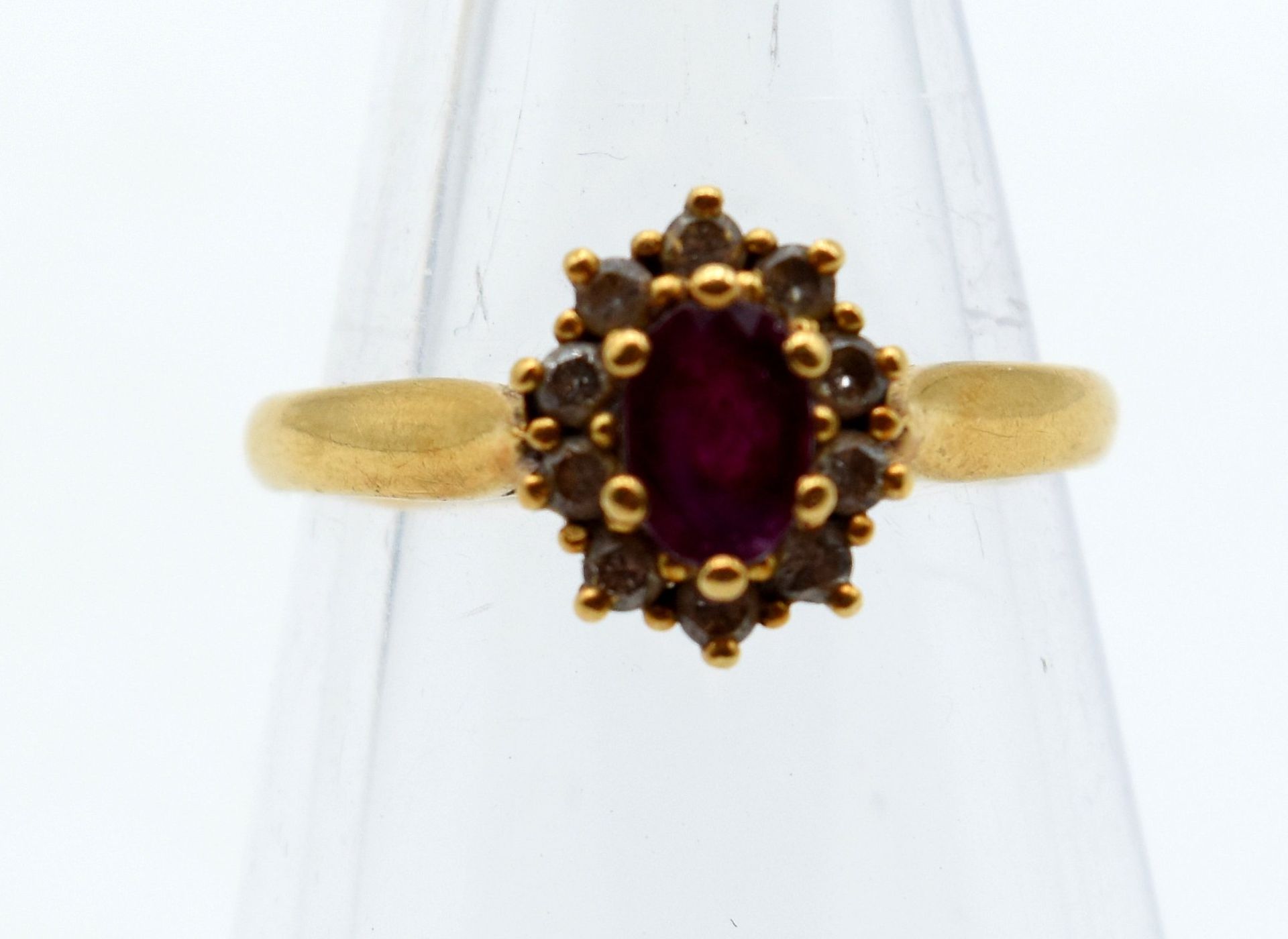 Null Ring aus 18 kt Gelbgold, besetzt mit 10 Brillanten +/- 0,20 ct (kleurstenen&hellip;