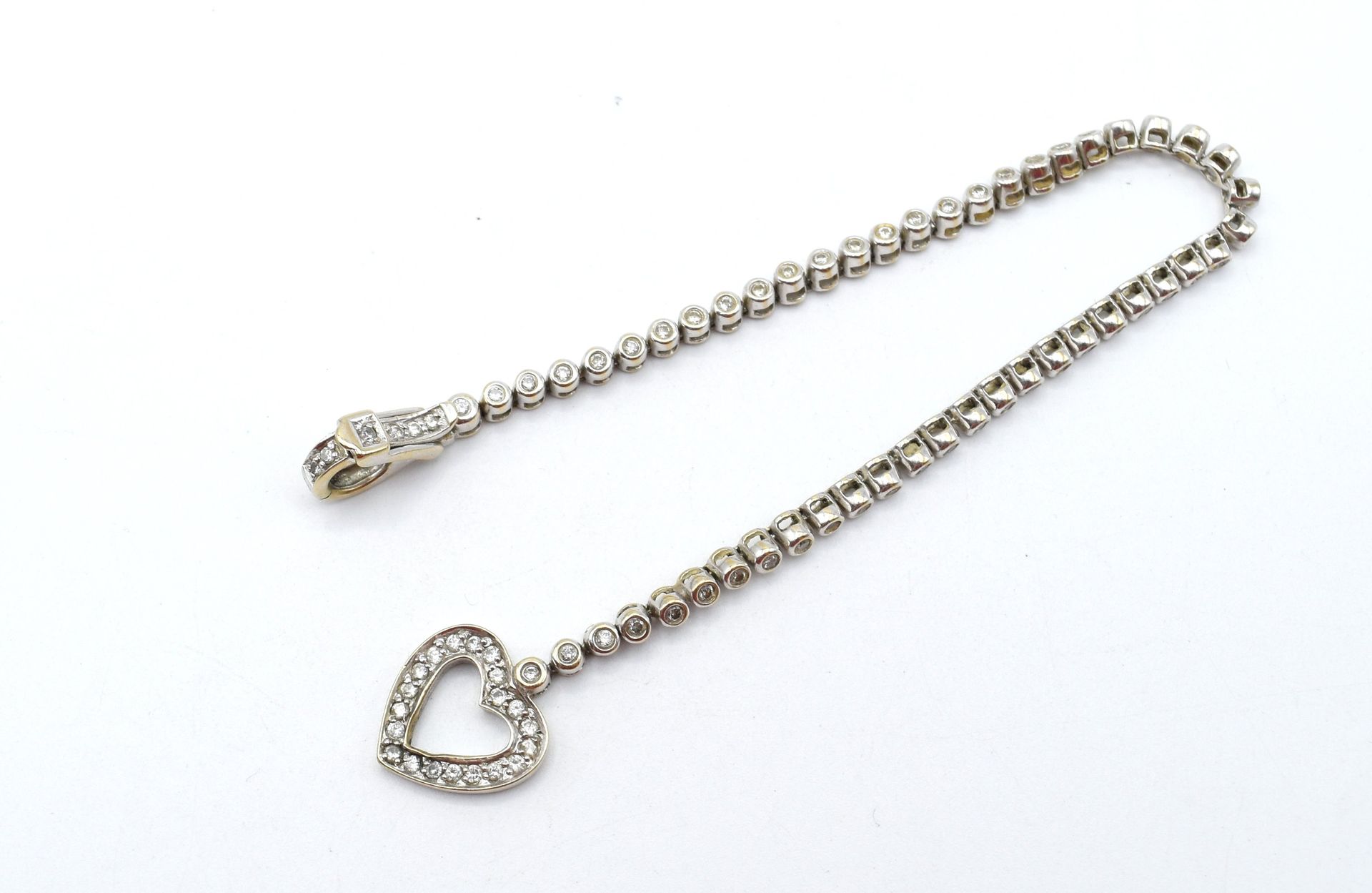 Null Bracelet avec breloque attachée en or blanc 18 ct serti de 76 brillants +/-&hellip;