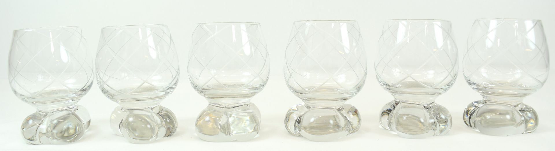 Null 6个白色玻璃杯（高：8厘米，直径：4.5厘米

在荷兰的描述。

 6个玻璃器皿（高：8厘米，直径：4.5厘米