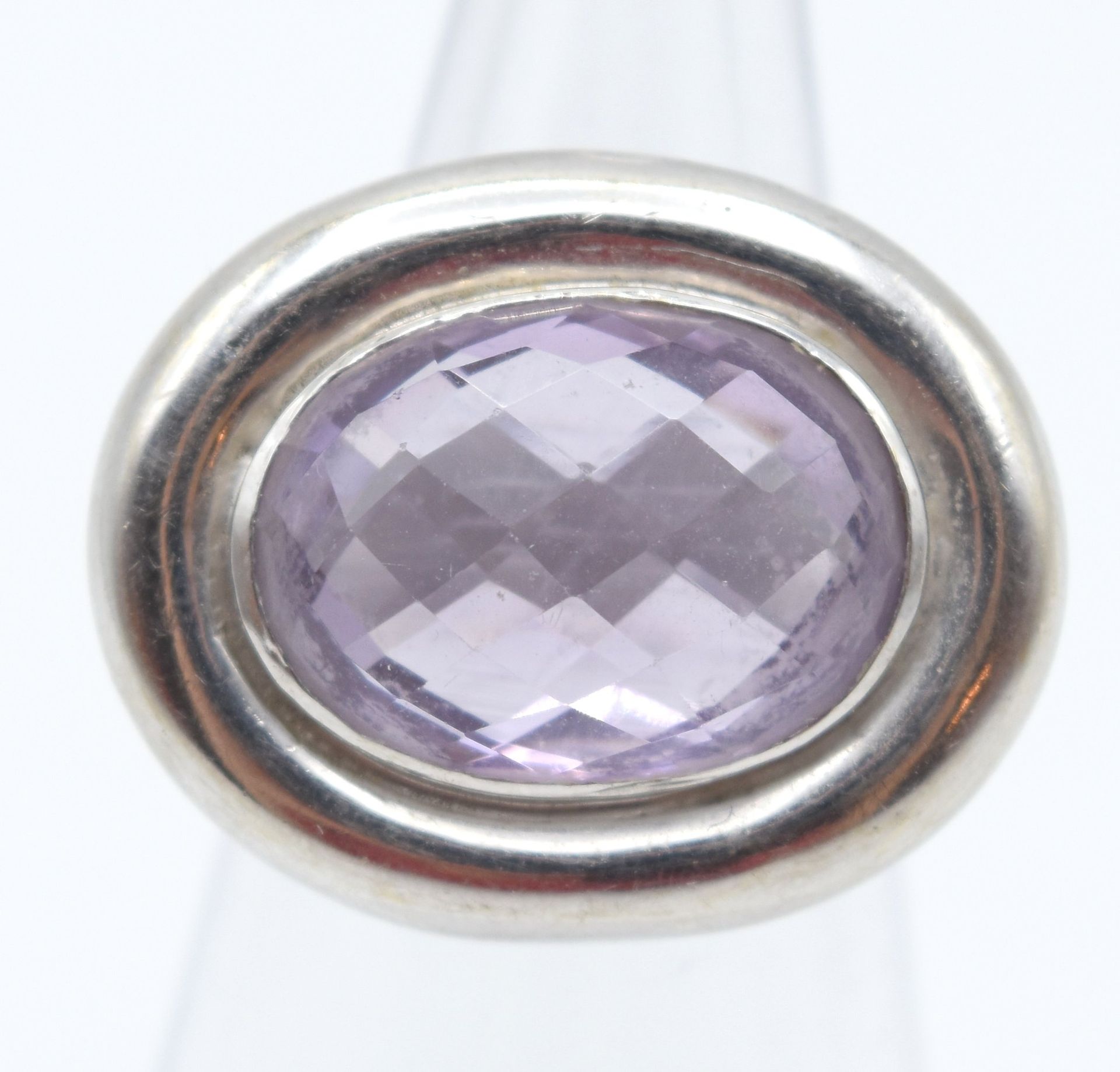 Null 18K白金戒指（有色宝石） - 总重18.7克（尺寸：54 

在荷兰的描述。

 18K纯金戒指 - 毛重18.7克 (年份: 54)