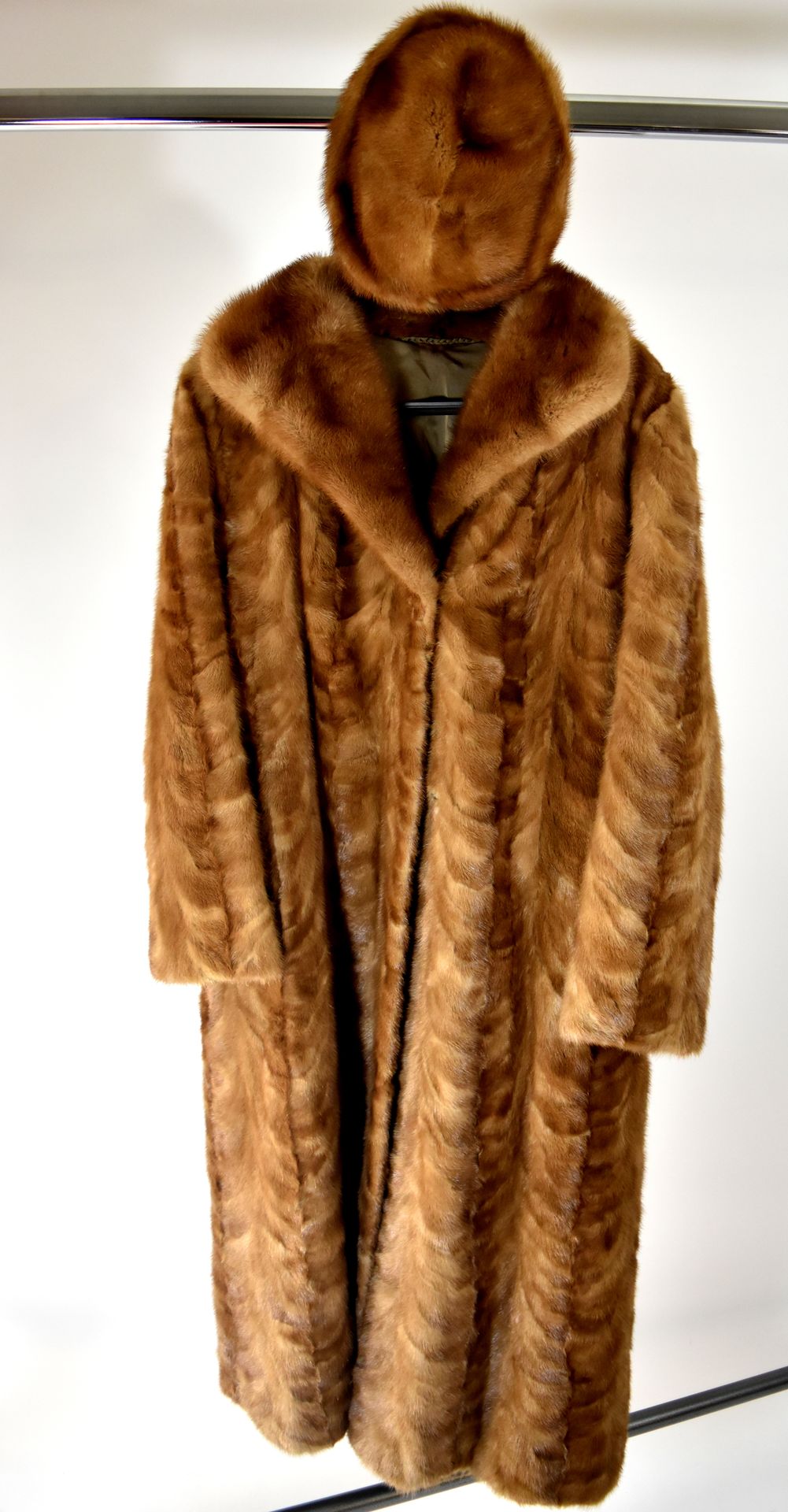 Null Manteau de fourrure et bonnet en vison beige (doublure décousue) (Taille: 5&hellip;