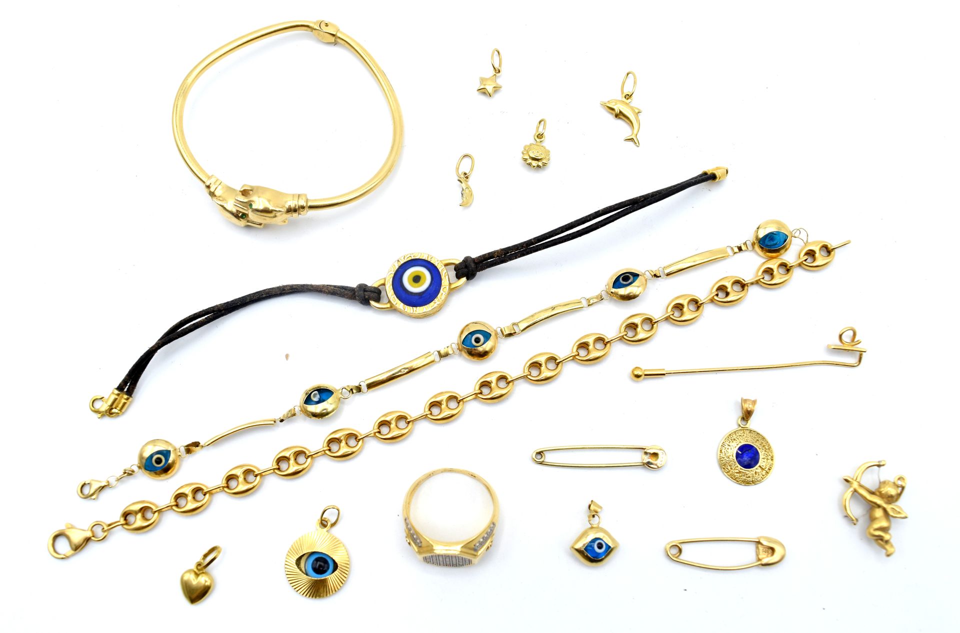 Null 7 pendentifs, bracelet et épingle en or jaune 18 ct (pierre de couleur, mor&hellip;