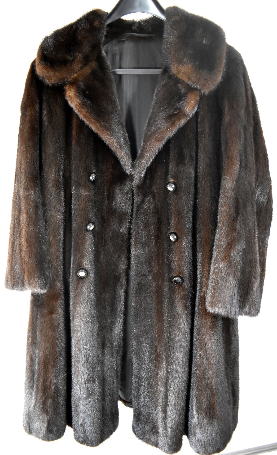 Null Mantel aus dunklem Nerz von A.GRAULS (Größe: +/- 48). 

NL :

 Mantel in do&hellip;