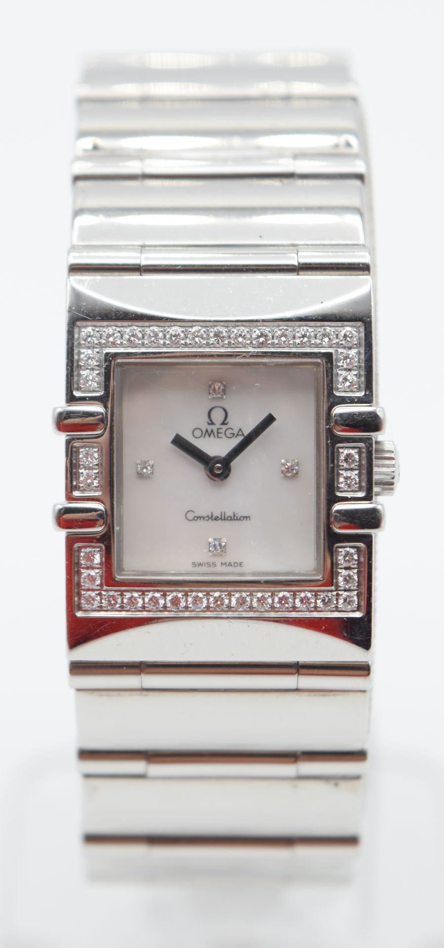 Null Bracelet-montre dame en acier OMEGA Constellation quartz serti de 38 brilla&hellip;