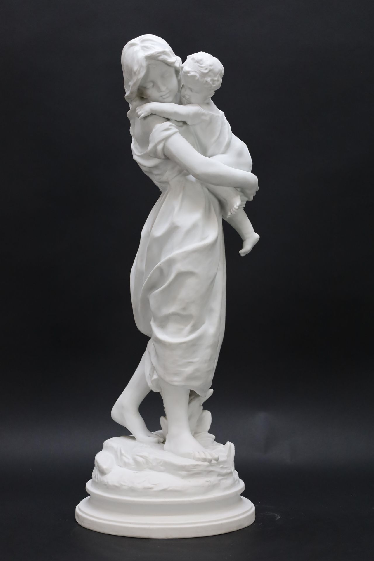 Null DETRIER Signed. 'Mother with baby' white bisque - Height 62 cm. (small shar&hellip;