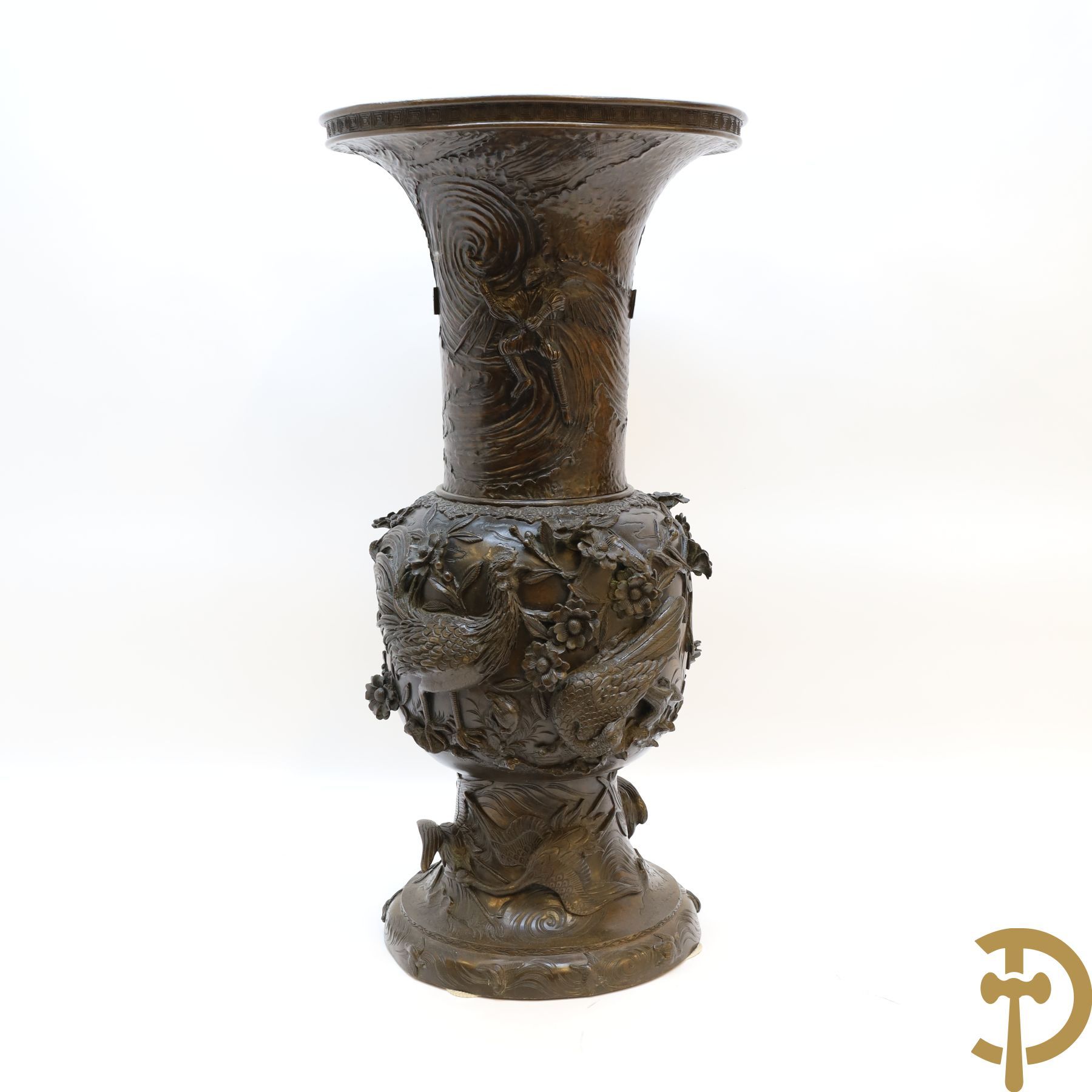 Null Vase japonais en bronze à décor d'oiseaux phénix, de fleurs et de guerriers&hellip;