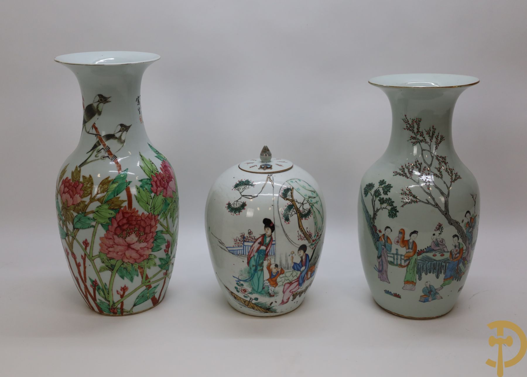 Null Vase en porcelaine chinoise à décor d'oiseaux et de fleurs + vase en porcel&hellip;