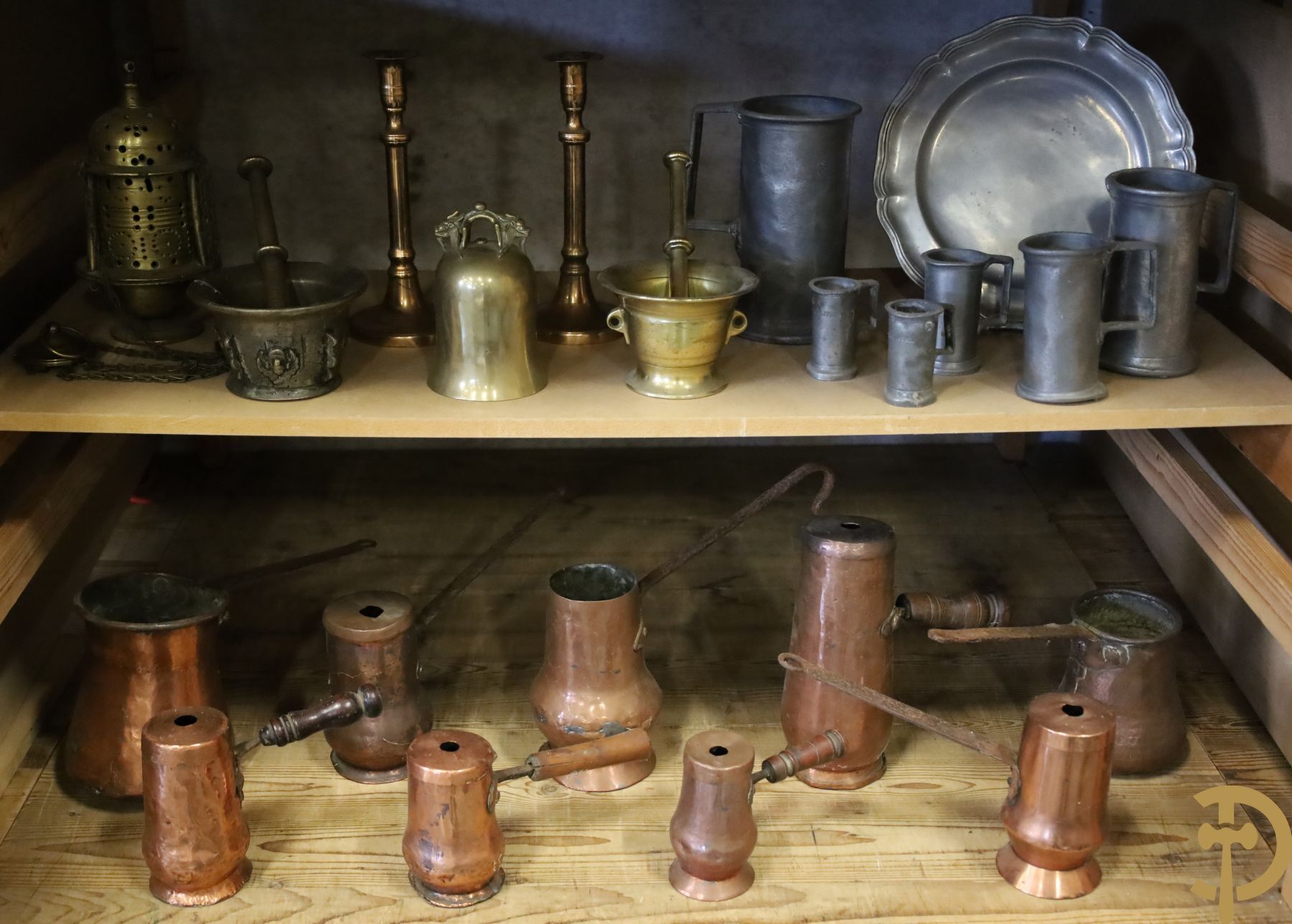 Null Lot of copper chocolate jugs etc. |.