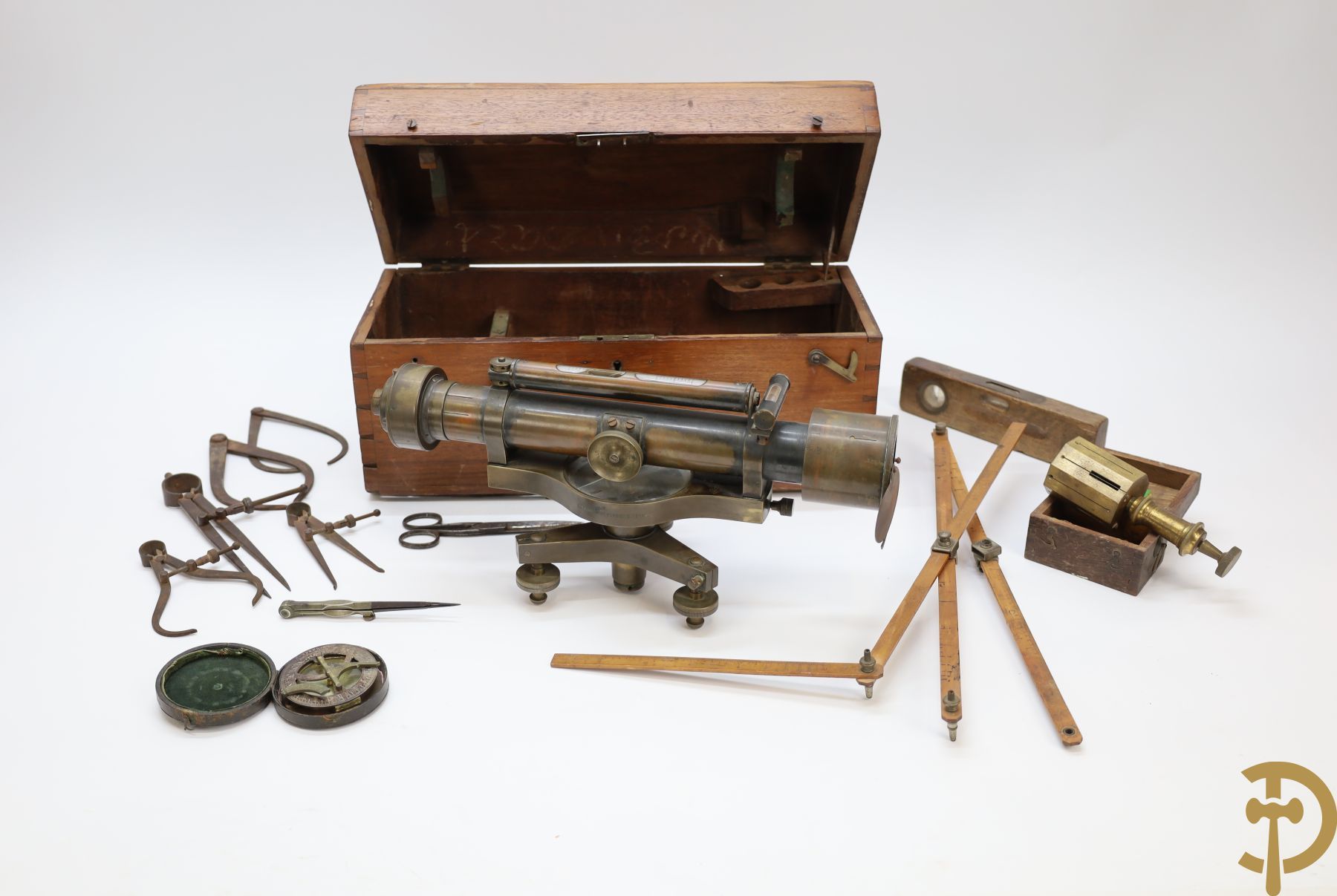 Null Theodolite in case, T. Cooke & Sons - York England - n°1711-1890 + other me&hellip;