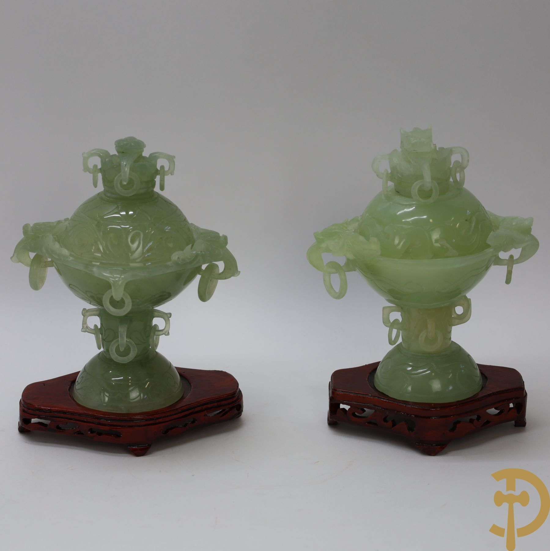 Null Pair of brule perfumes in jade sculpted on wooden base | Height 22 cm.