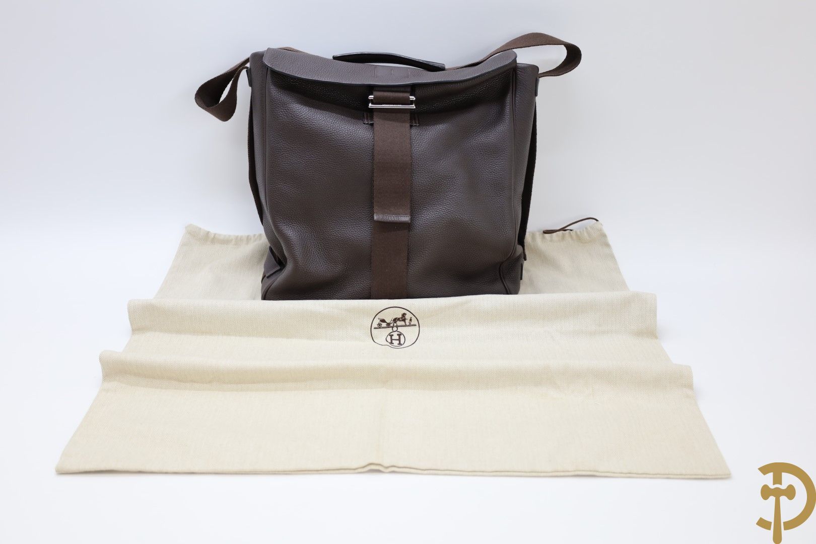 Null Bolso bandolera Hermès de piel granulada marrón con bolsa a juego + documen&hellip;