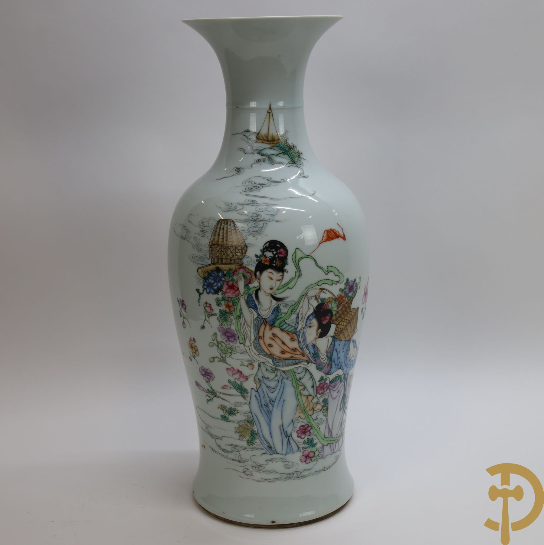 Null Chinese porcelain vase with floral decor and geisha | Height 60 cm.