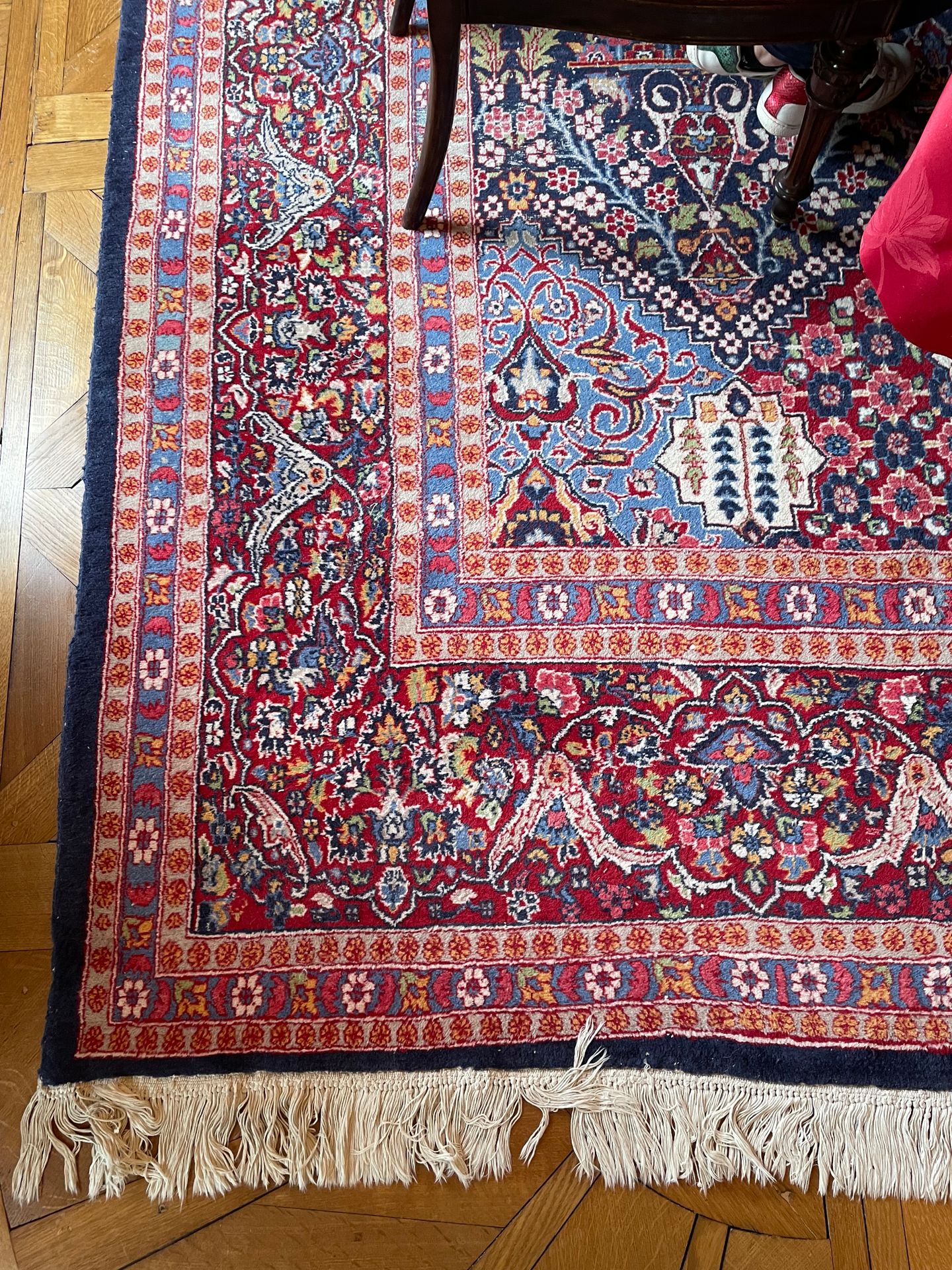 Null 
Großer Teppich mit sechs Bordüren