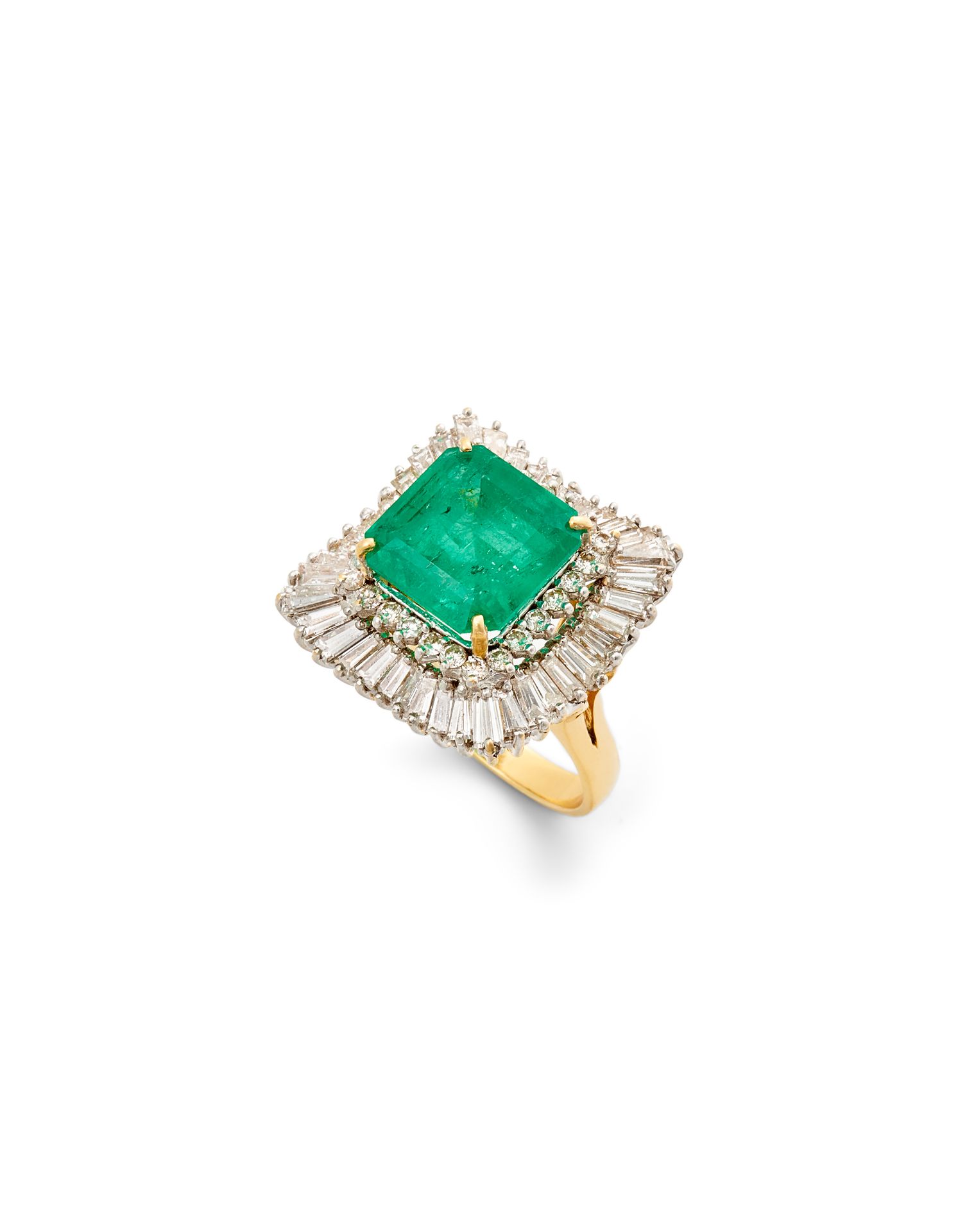 Null 1970年代 绿宝石戒指 18K白金和黄金，镶嵌+/-12.5克拉绿宝石，周围有40颗长方形切割和26颗明亮型切割钻石。

镶嵌+/-12.5克拉的祖&hellip;