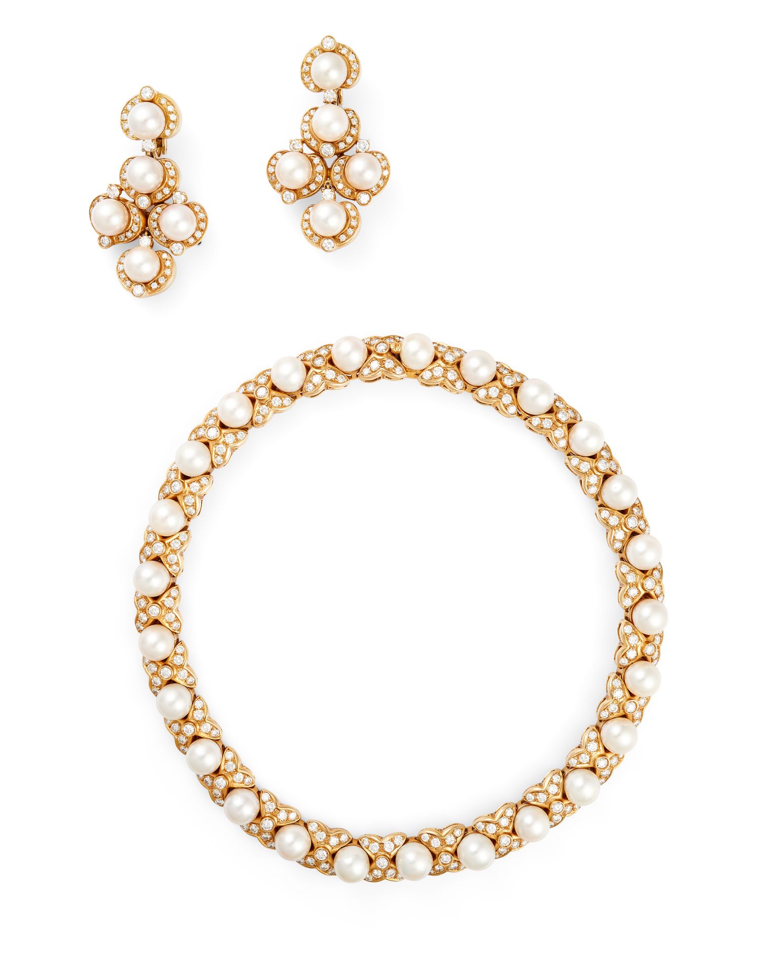 Null 钻石和珍珠半宝石 18K黄金，包括一条项链和一对耳环。项链上镶有25颗白色珍珠（+/-9毫米）和明亮型切割钻石。耳环上有5颗珍珠和明亮型切割钻石。

&hellip;