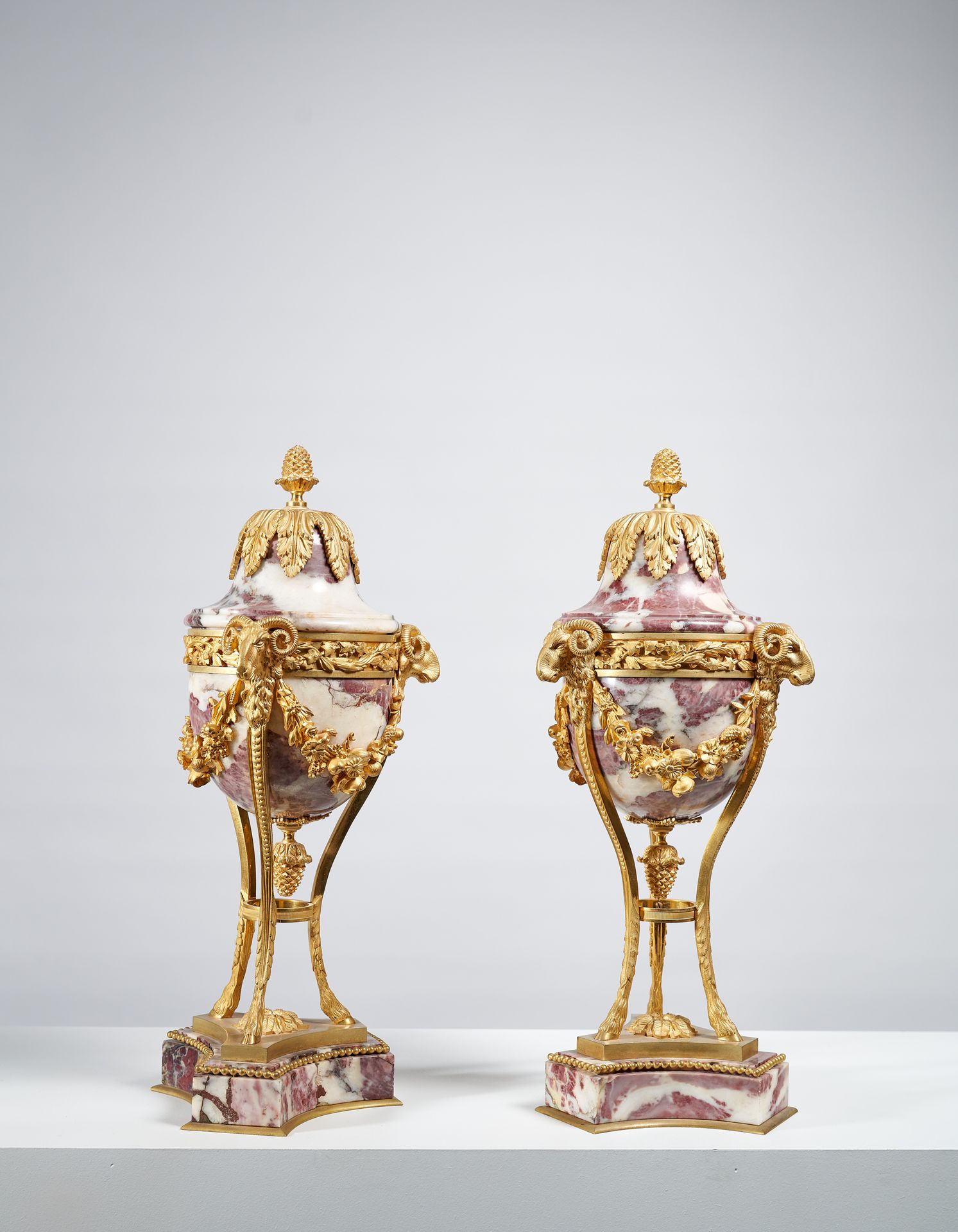 Null A PAIR OF GILT-BRONZE-MOUNT MARBLE URNS

In the Louis XVI style, Napoleon I&hellip;