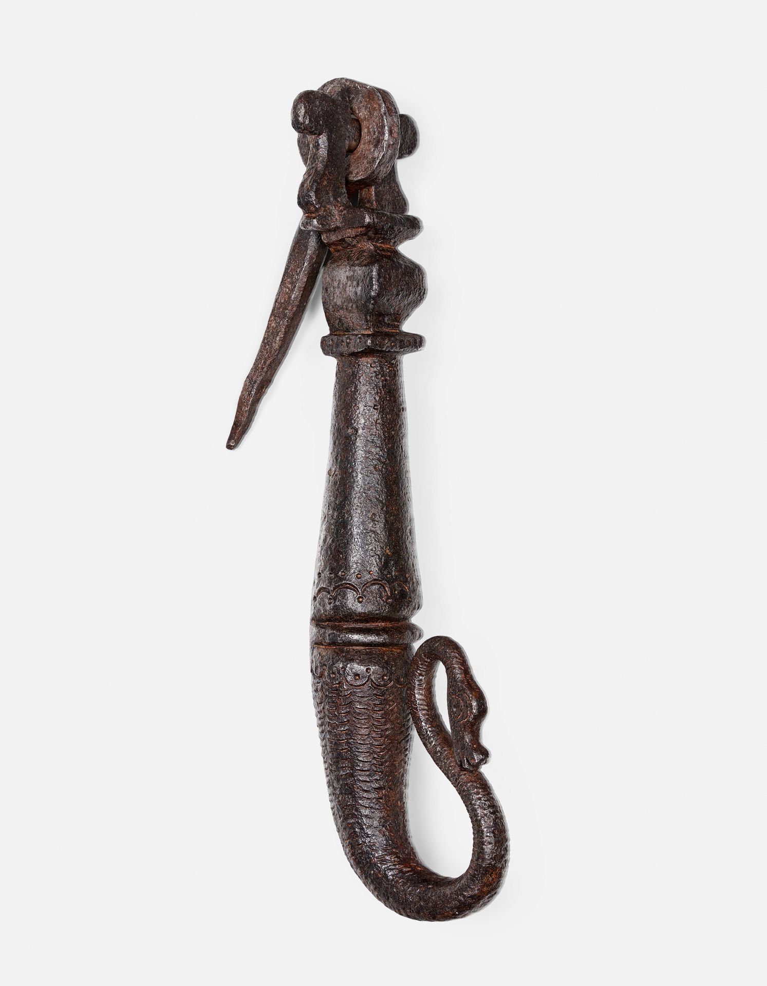 Null 门锁

西班牙，17世纪

铸铁，有蛇和栏杆的装饰。

高：33厘米