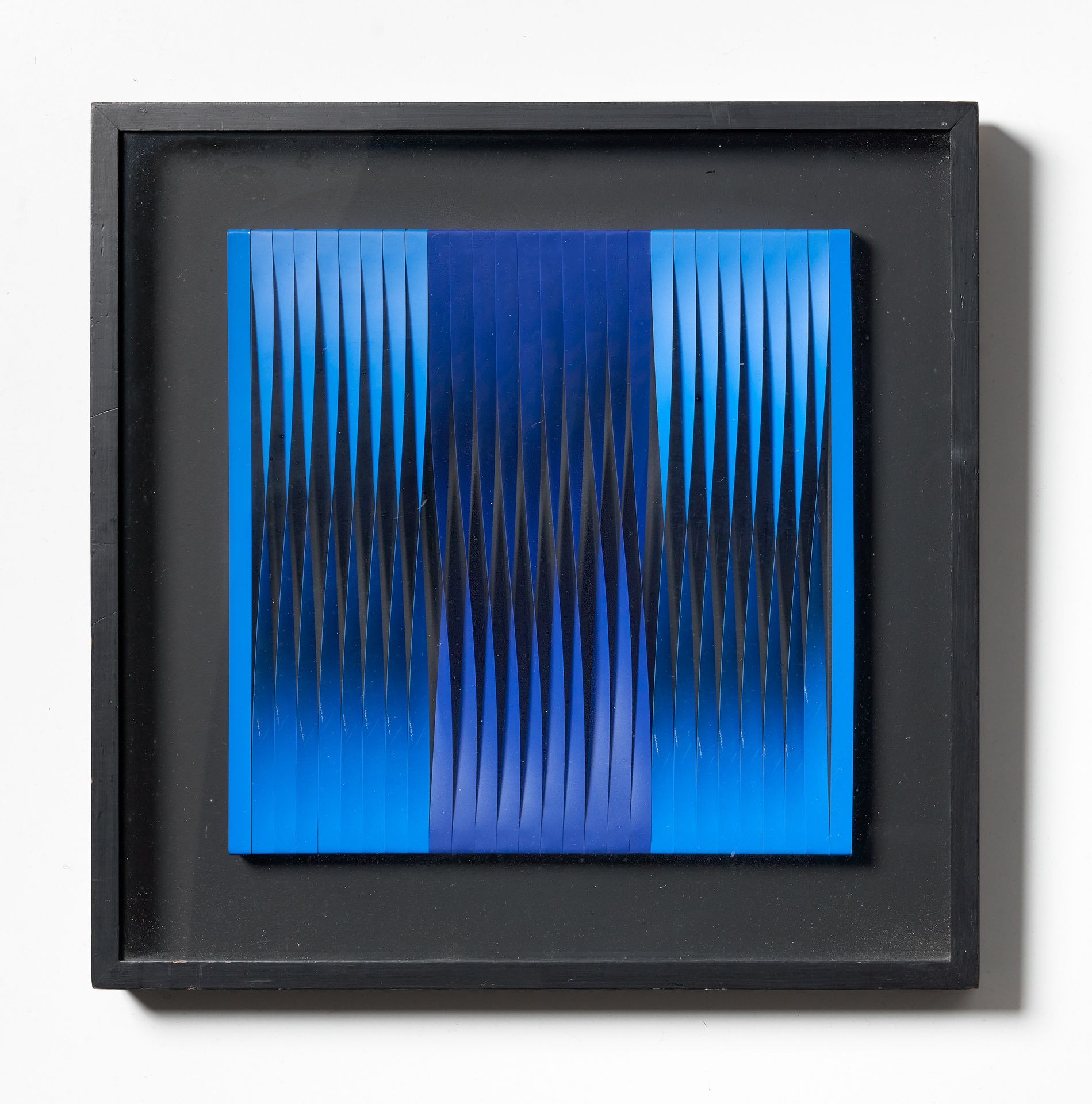 Null 
沃尔特-莱布兰克(1932-1986)




Torsions PF522, 1968-1972年




画板上的蓝色聚氯乙烯条纹，装在艺术家的&hellip;