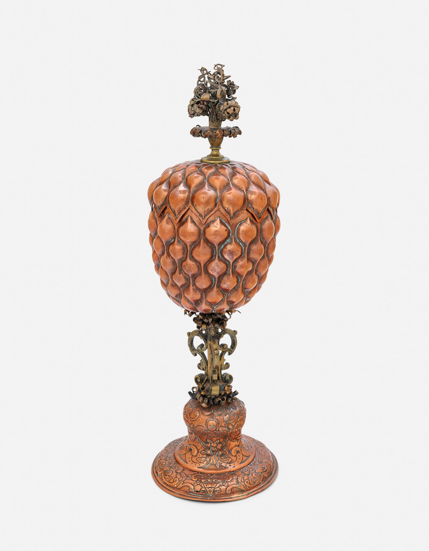 Null COPPER & BRASS PINEAPLE HANAP

In the German 17th century style 

H: 30 cm &hellip;
