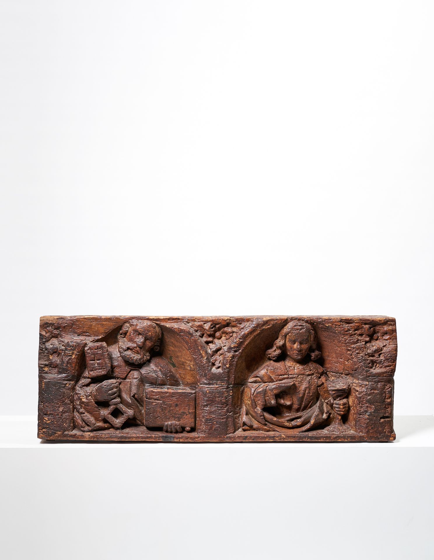 Null 圣彼得和圣约翰

荷兰，Opper-Gelre，约1480年

橡木雕刻的梁构件。圣人的半身像在壁龛里。

高：31 x 宽：91厘米

出处：圣公会&hellip;