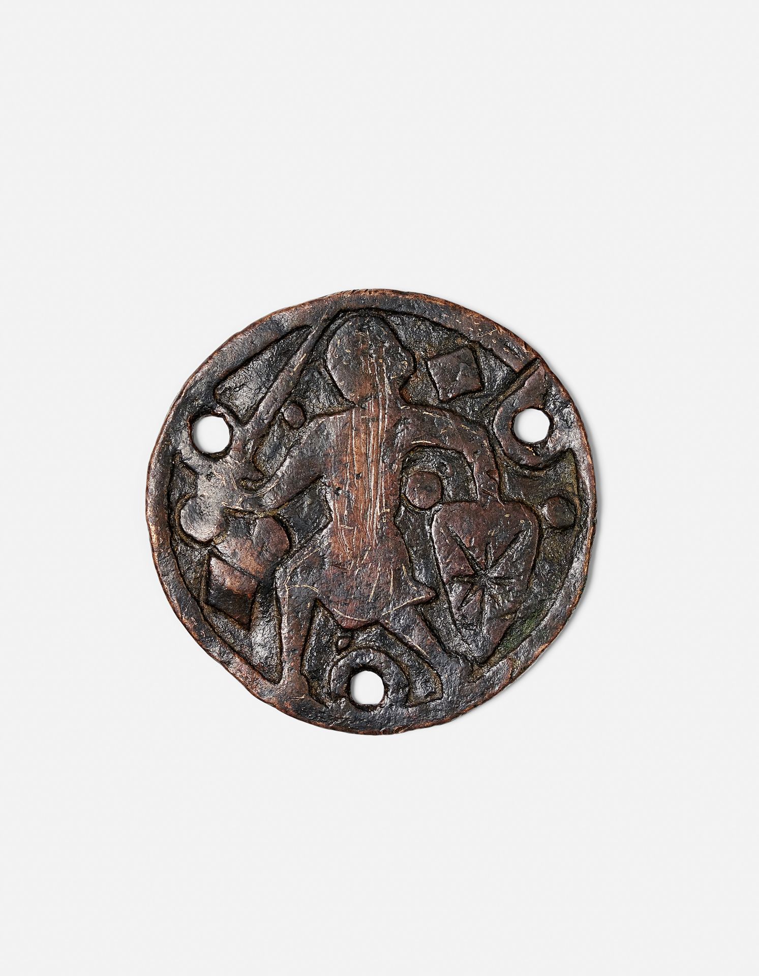 Null 罕见的小奖章

利摩日，13世纪初

在champlevé铜中，描绘了一个手持剑和盾牌的乡绅。

D: 4,5厘米