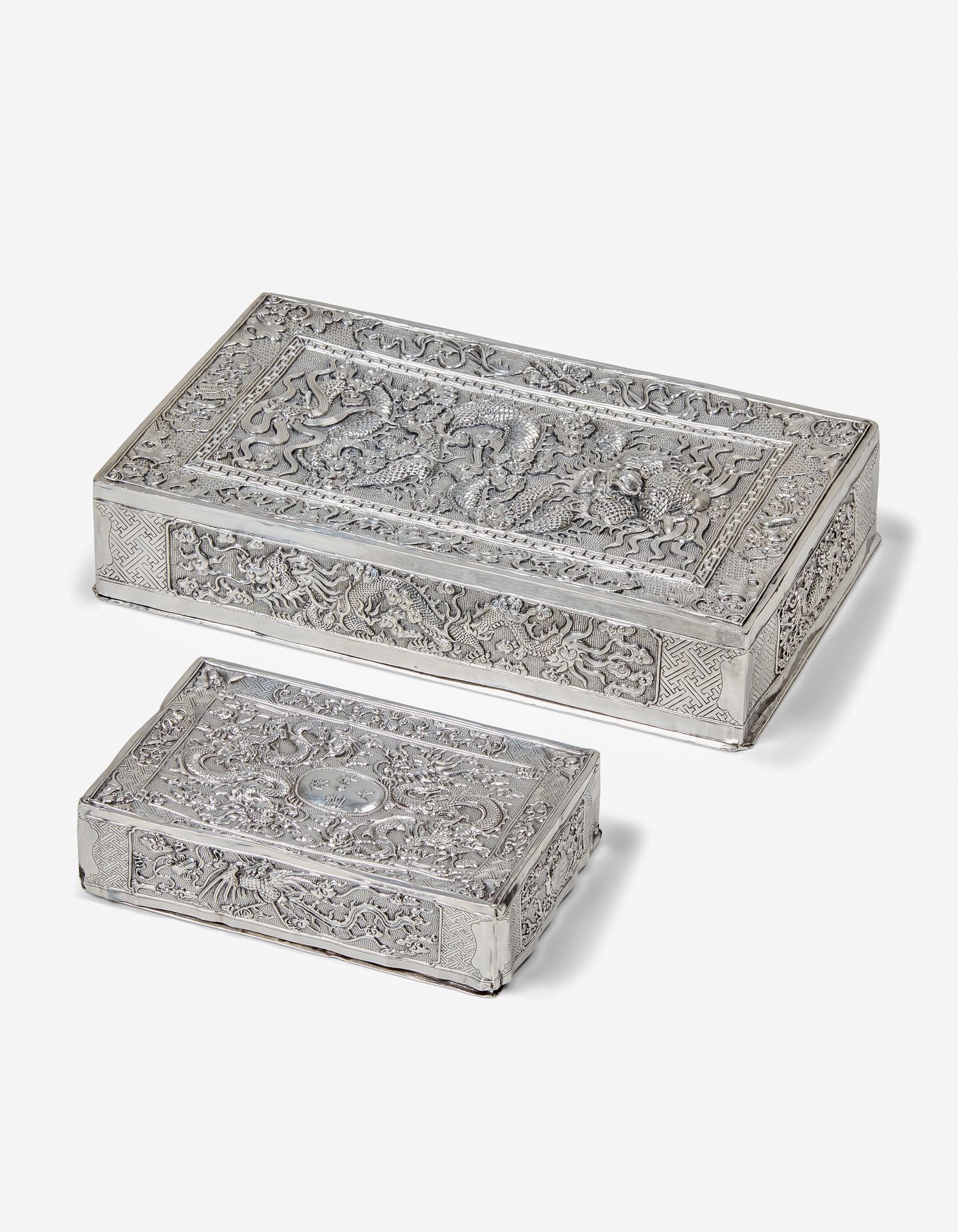 Null TWO EXPORT SILVER BOXES

China, late 19th century

Of rectangular section w&hellip;