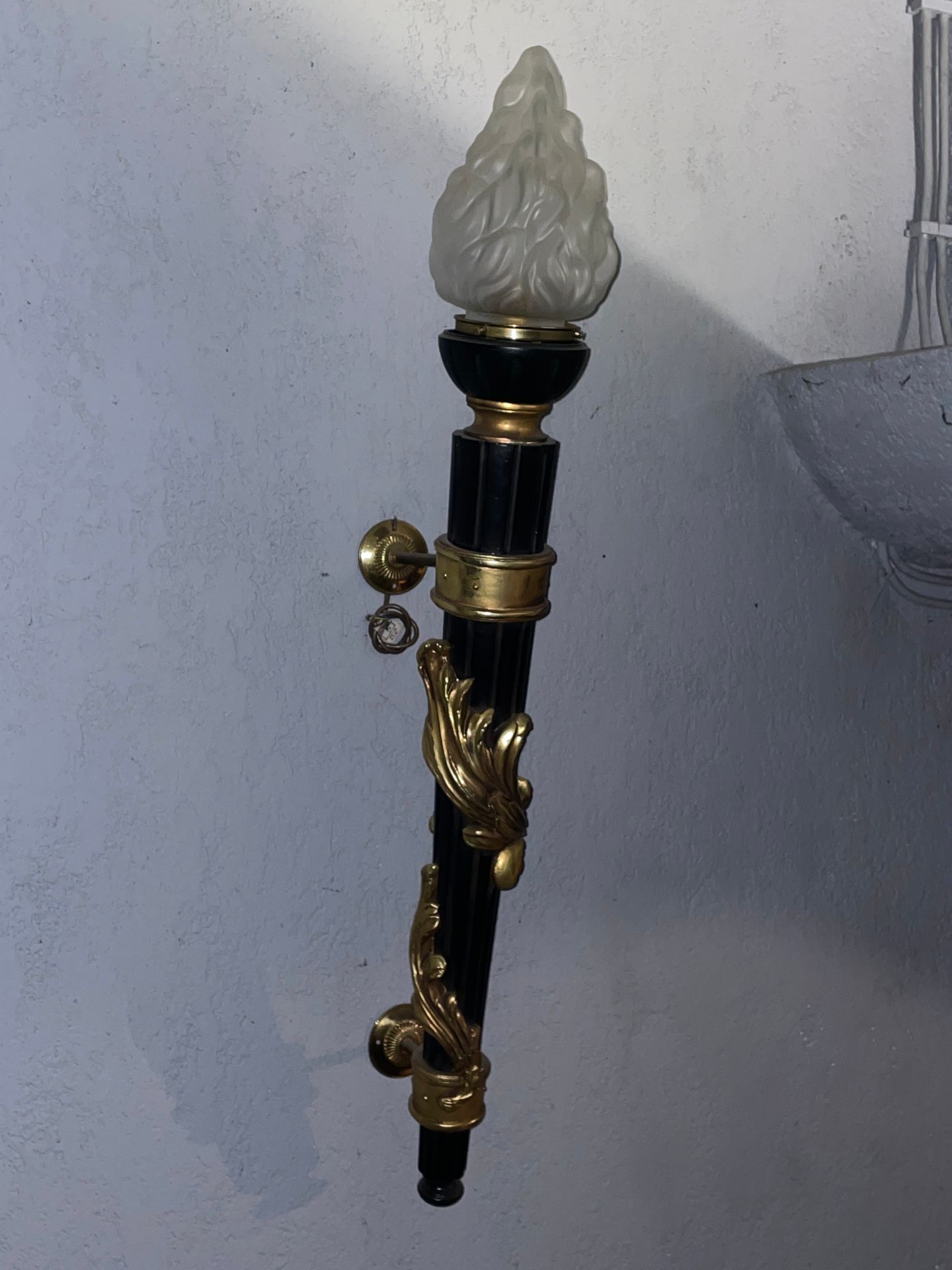 Null Wall torch in wood, stucco and resin with black and gold patina
Electrified&hellip;