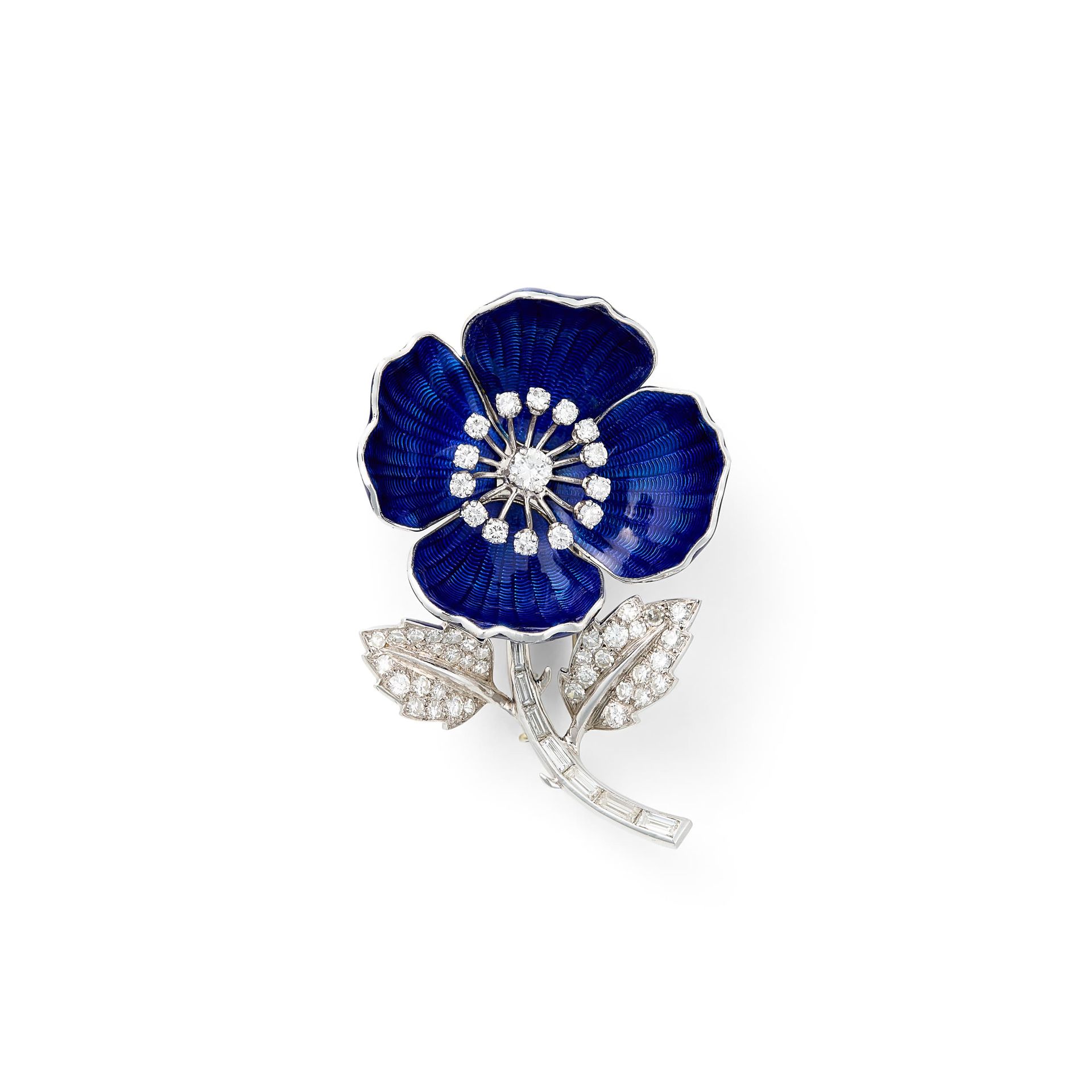 BOUCHERON BROCHE "EGLANTINE" 采用18K白金和铂金，花瓣上有蓝色的珐琅。两片叶子和花蕊上镶嵌着钻石，花茎上镶嵌着钻石长方形。70/8&hellip;