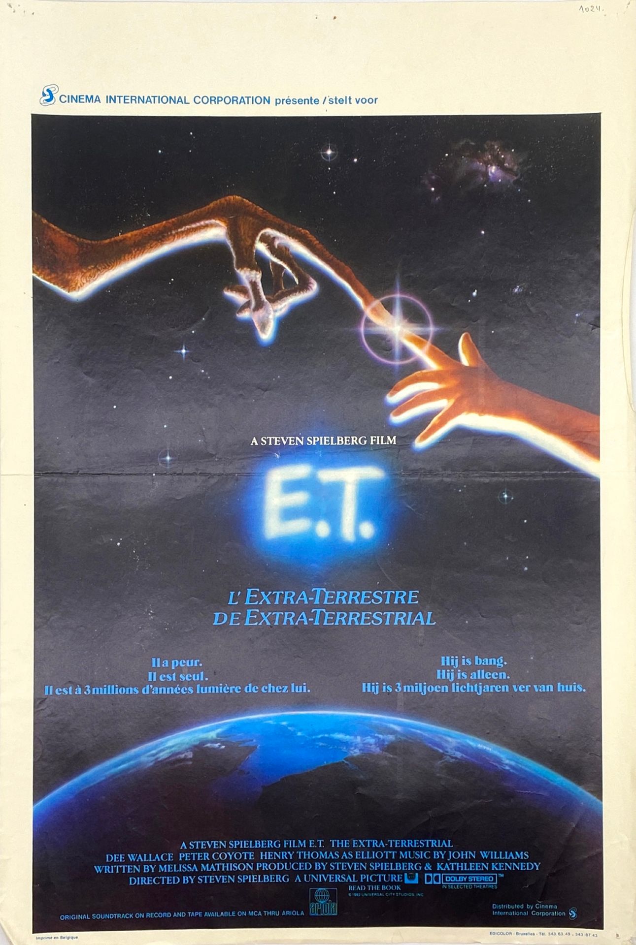 Null 
[CINEMA] - 史蒂芬-斯皮尔伯格的《E.T外星人》海报。 
由Edi Color公司在比利时印刷。 
中间有折痕，四个角有针孔。 
如是

&hellip;