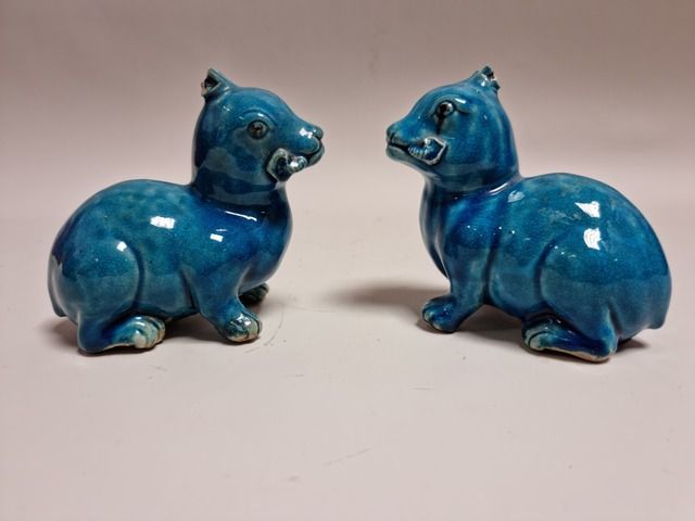 Null CHINA, KANGXI period. PAIR of rabbits in celadon blue porcelain (accident e&hellip;