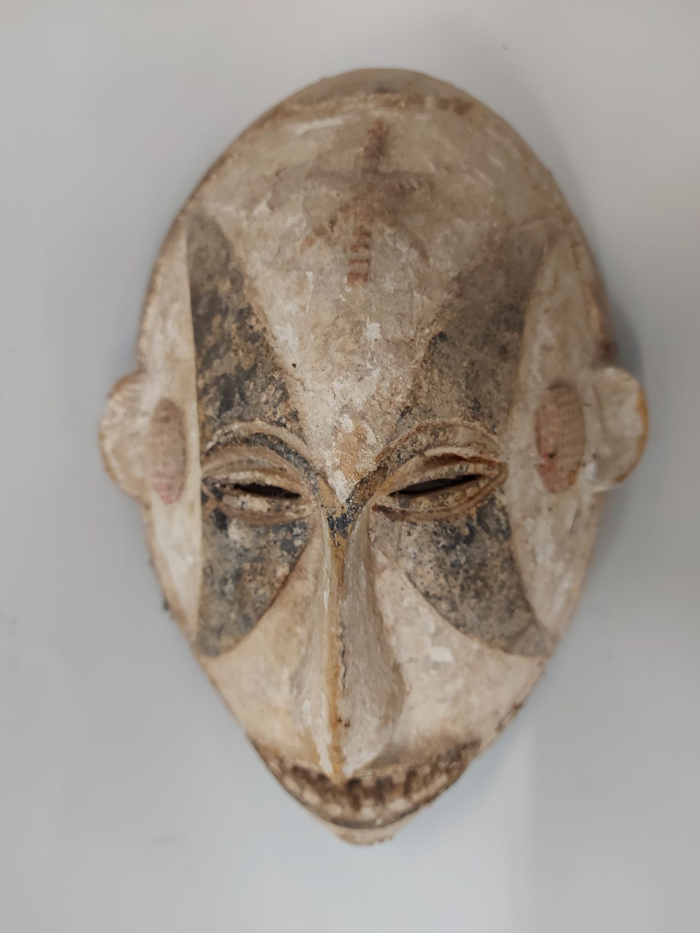 Null 
Igbo mask bichrome (Nigeria). Height : 27 cm